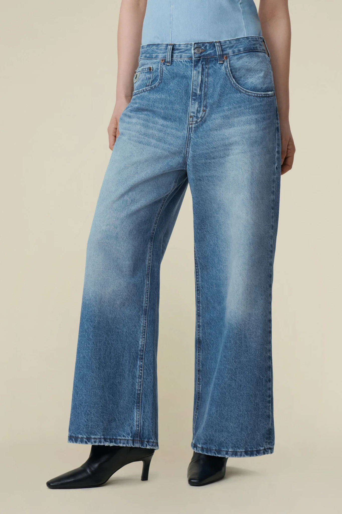 BEATRIX JEANS - DISTRESSED DOUBLE STONE