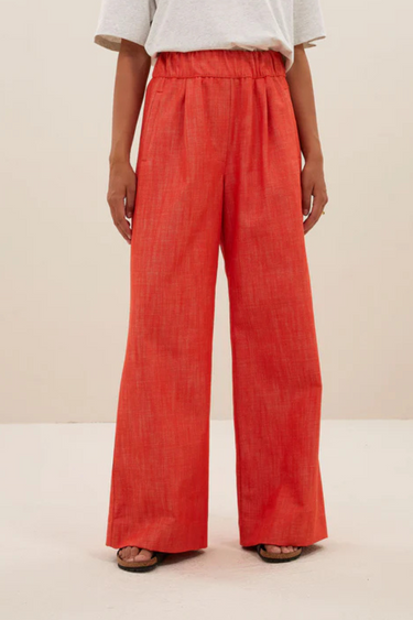 Model wearing the By-Bar Benji twill pants in poppy red. Front view