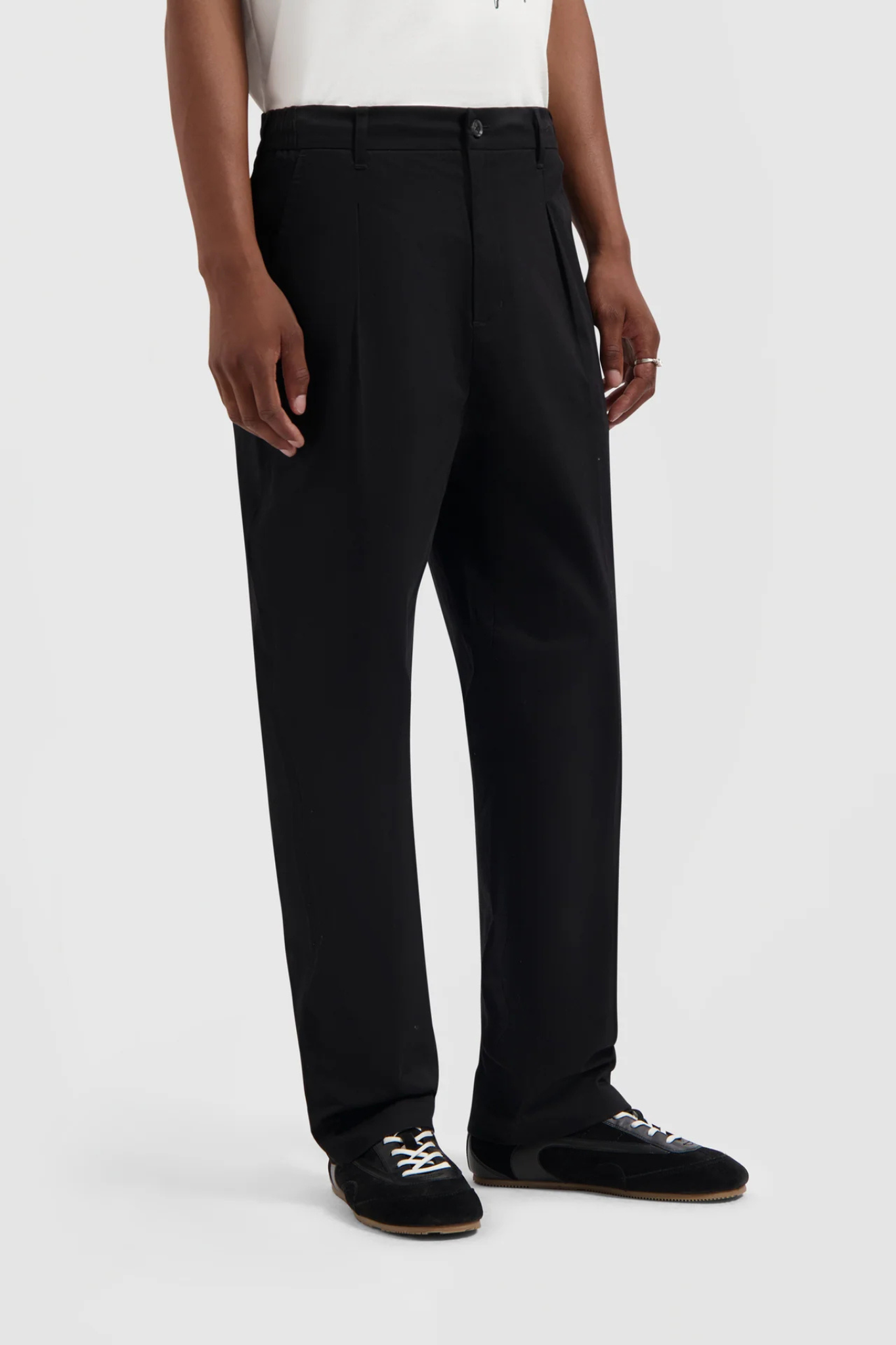 REGULAR PLEATED PANTS - BLACK