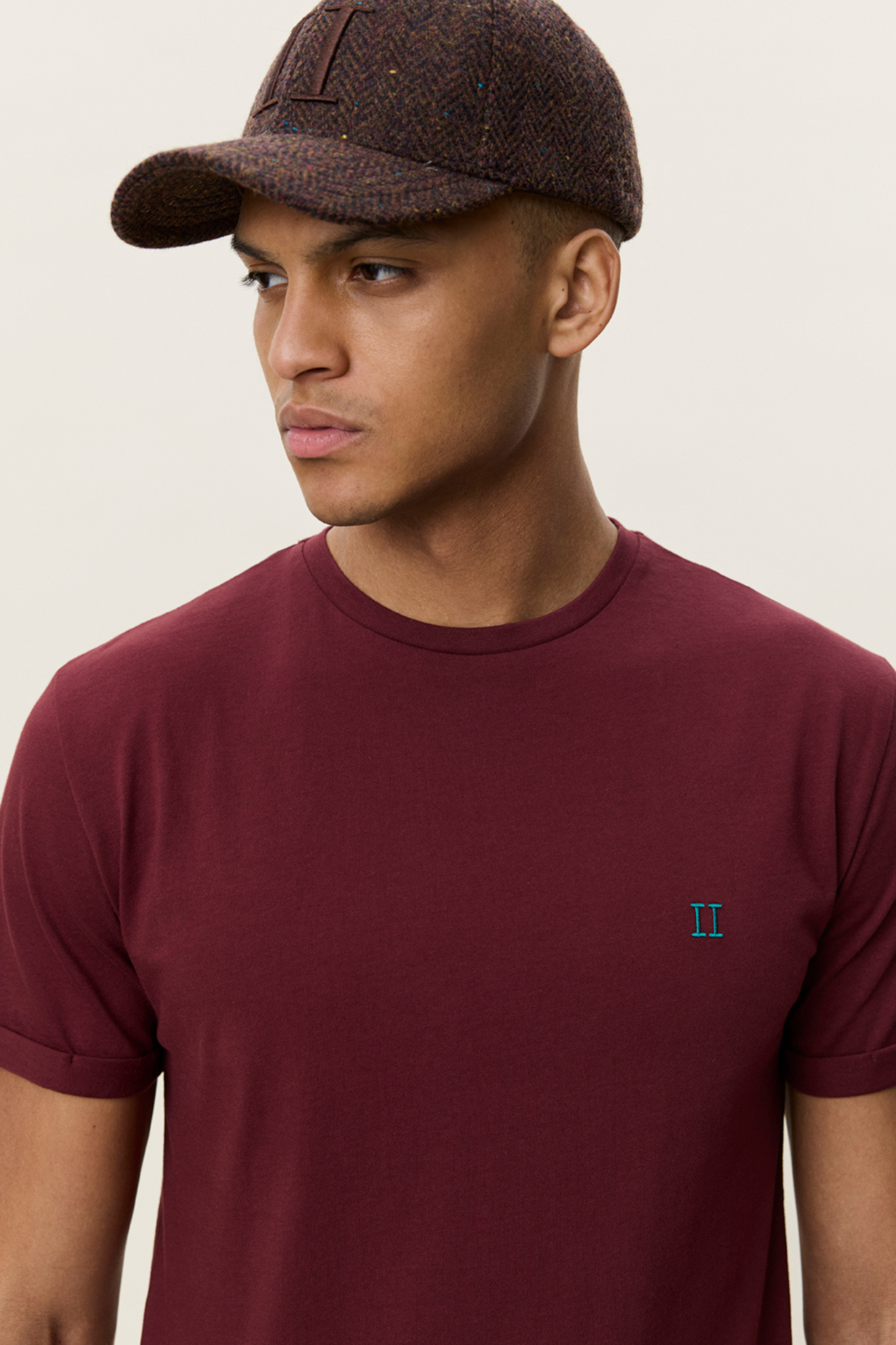 CORE SEASONAL T-SHIRT - CHOCOLATE TRUFFLE RED