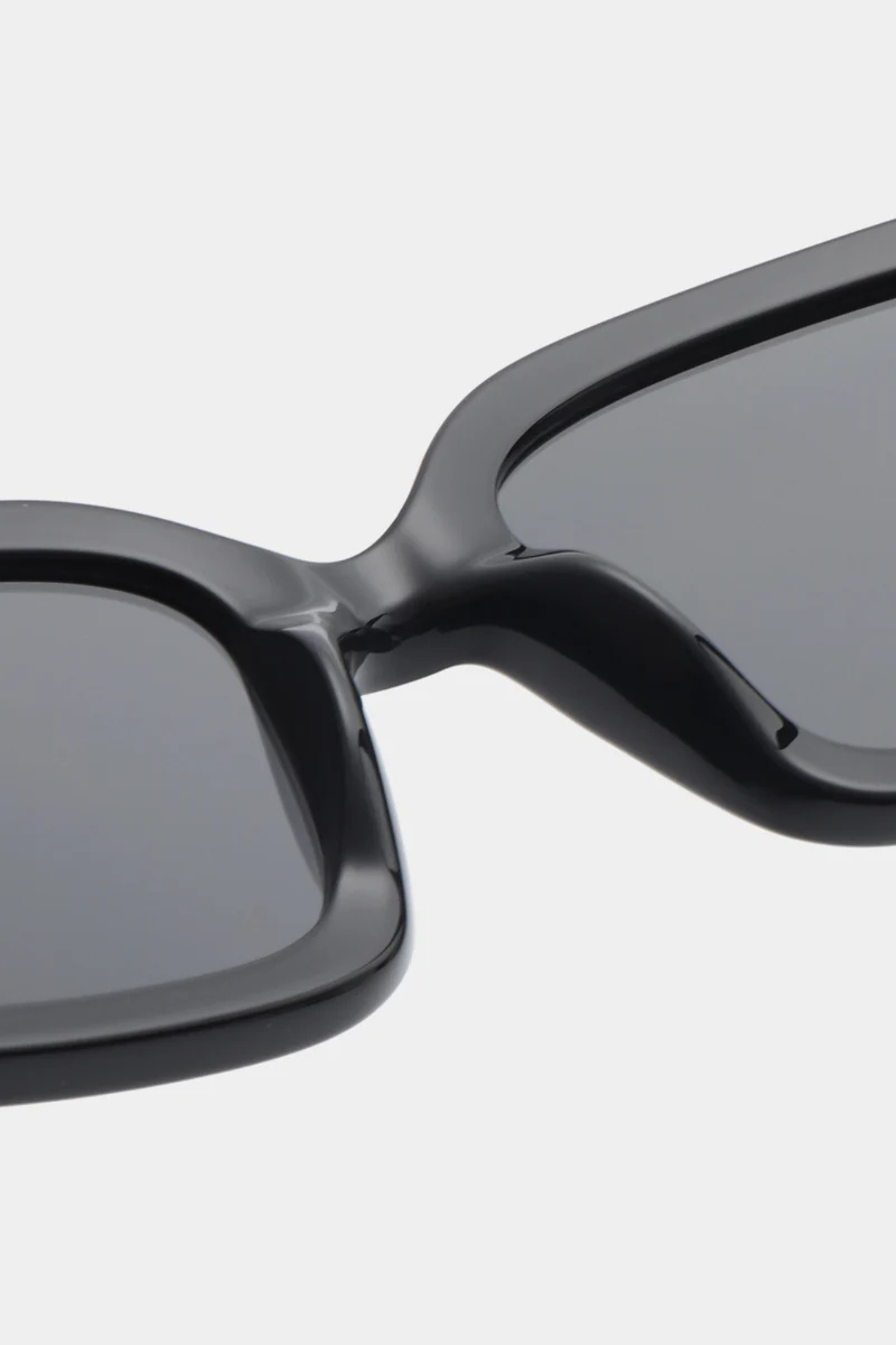 PLUTO SUNGLASSES - BLACK