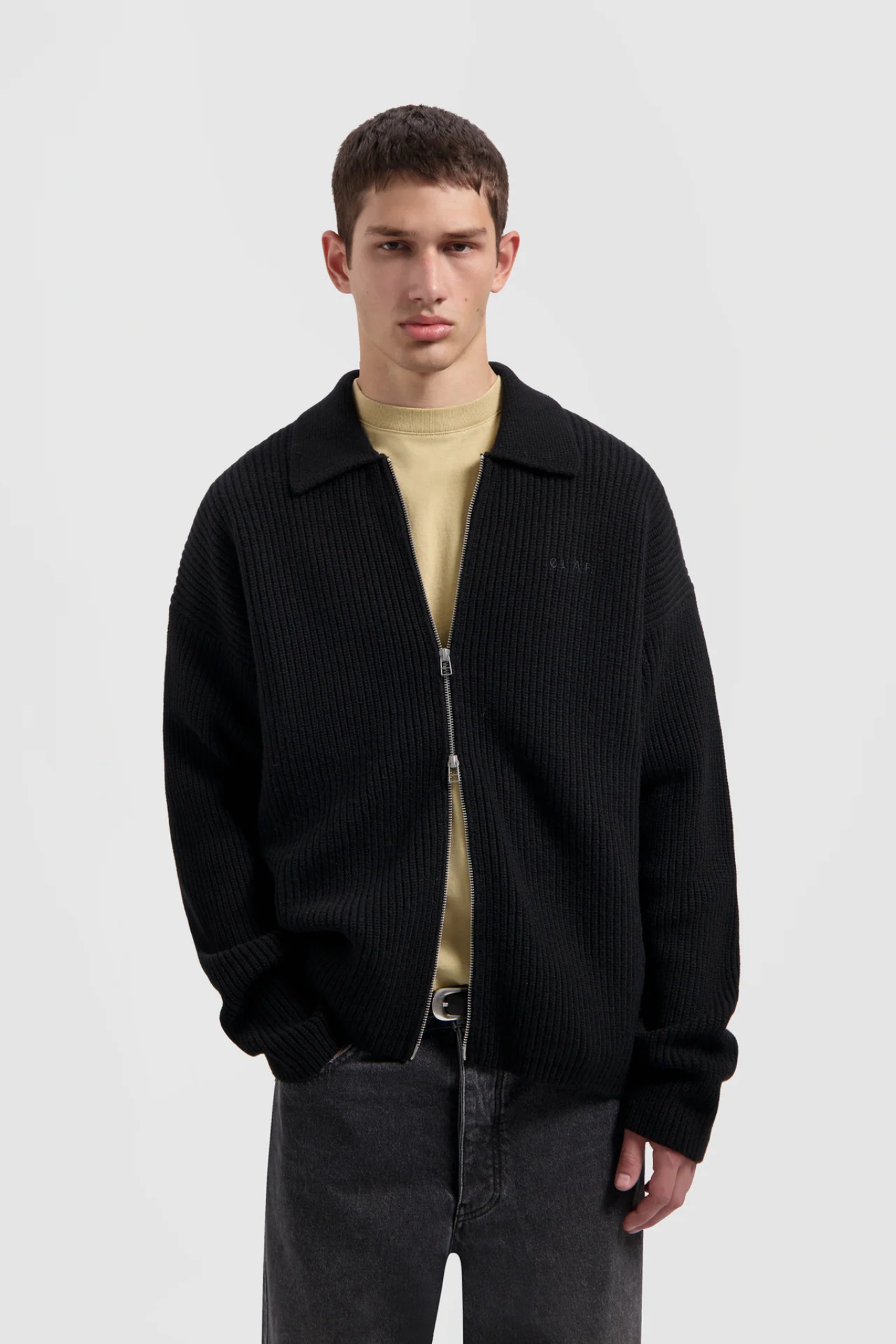 KNITTED ZIP CRDIGAN - BLACK