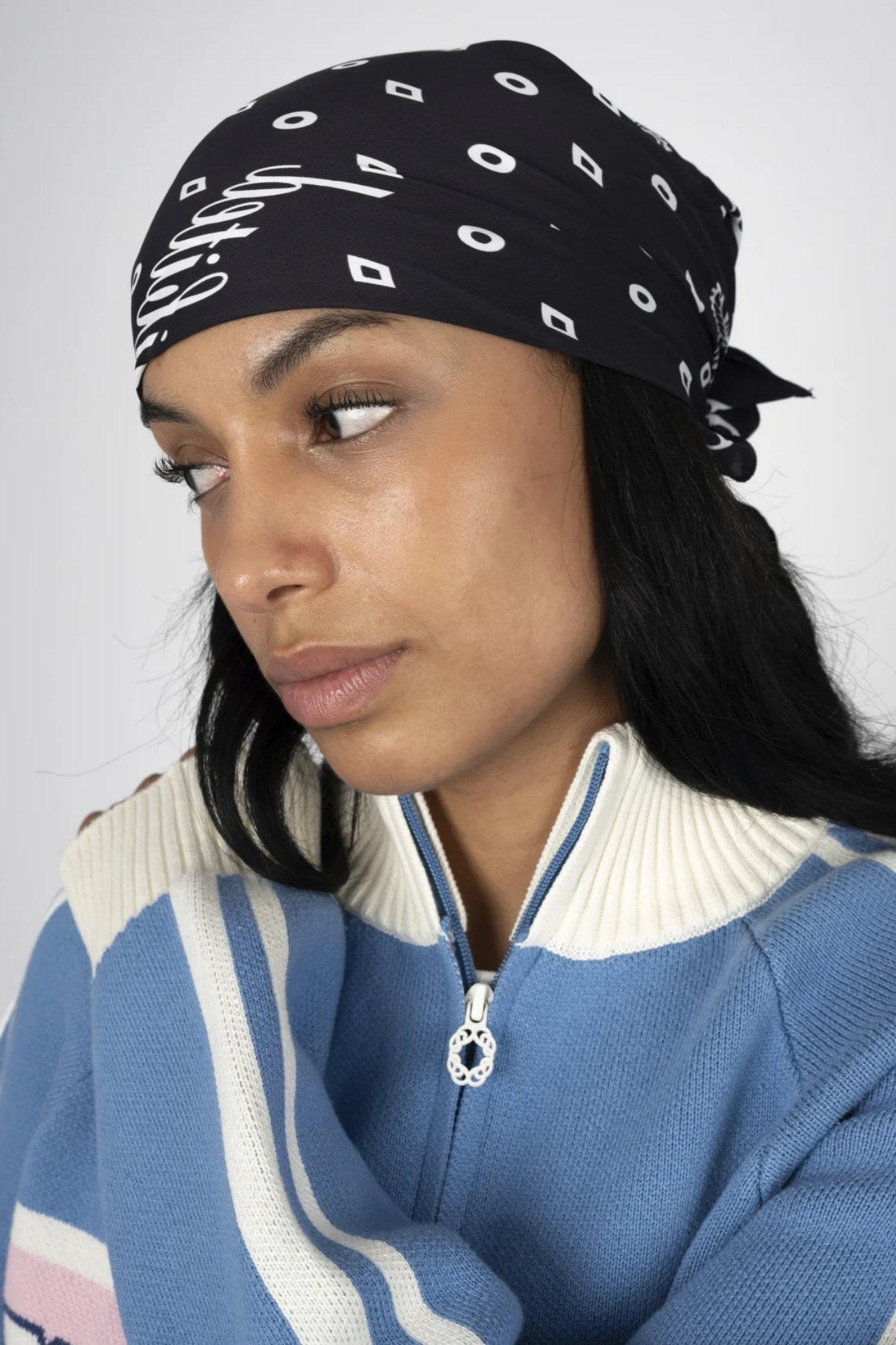SIGNATURE SCARF - BLACK