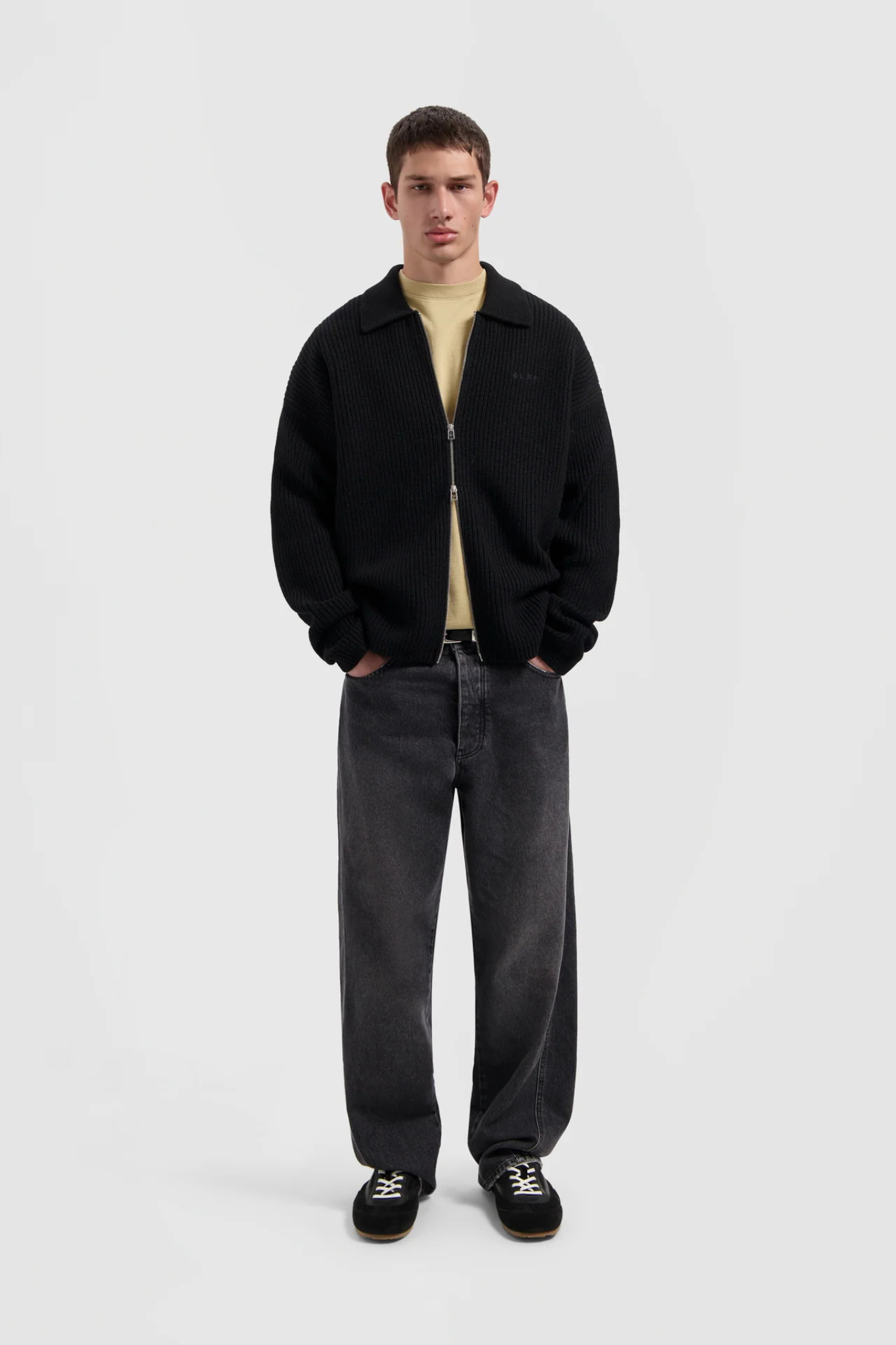 KNITTED ZIP CRDIGAN - BLACK