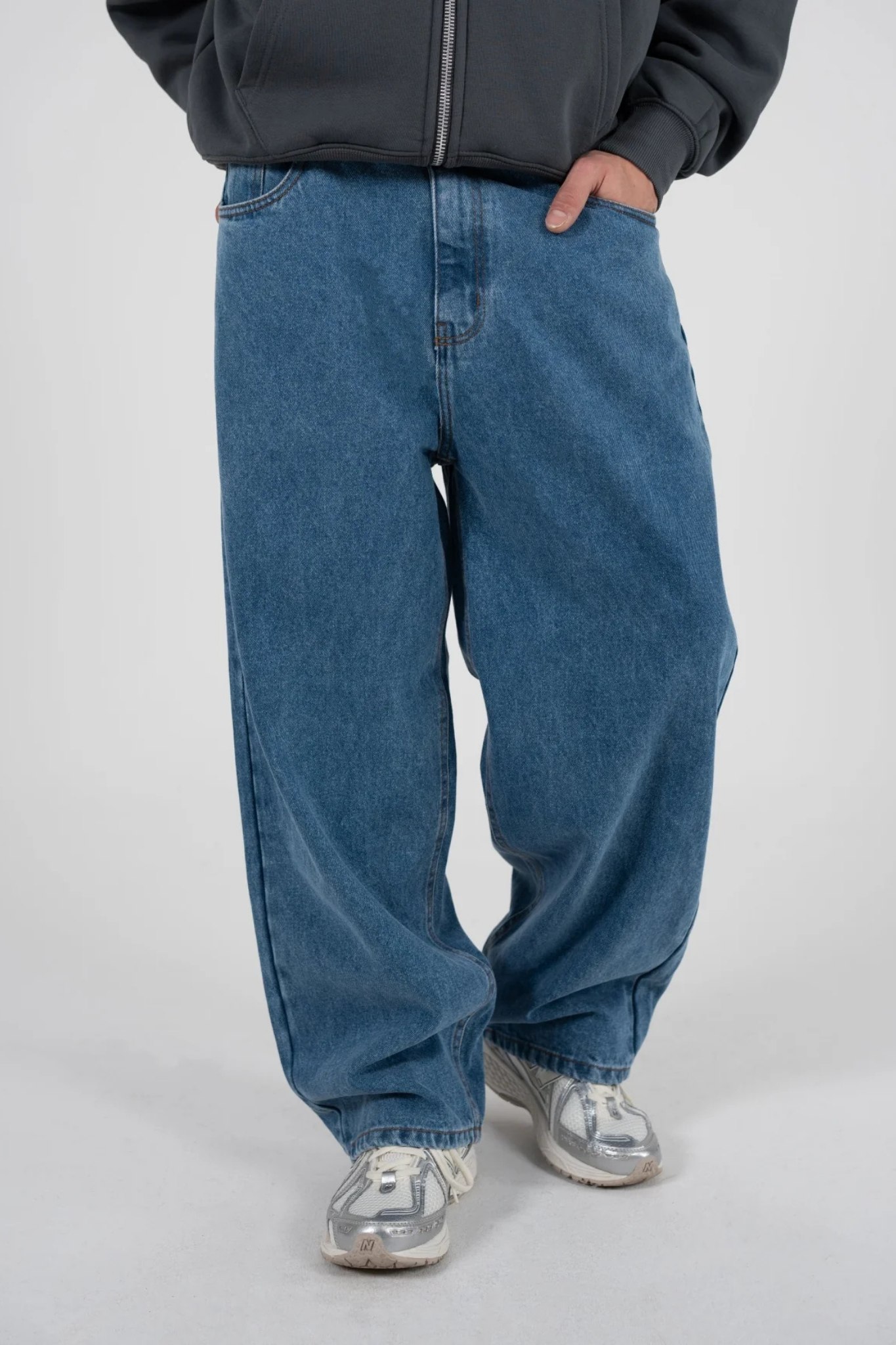 ANTWERP LOOSE JEANS - MID BLUE