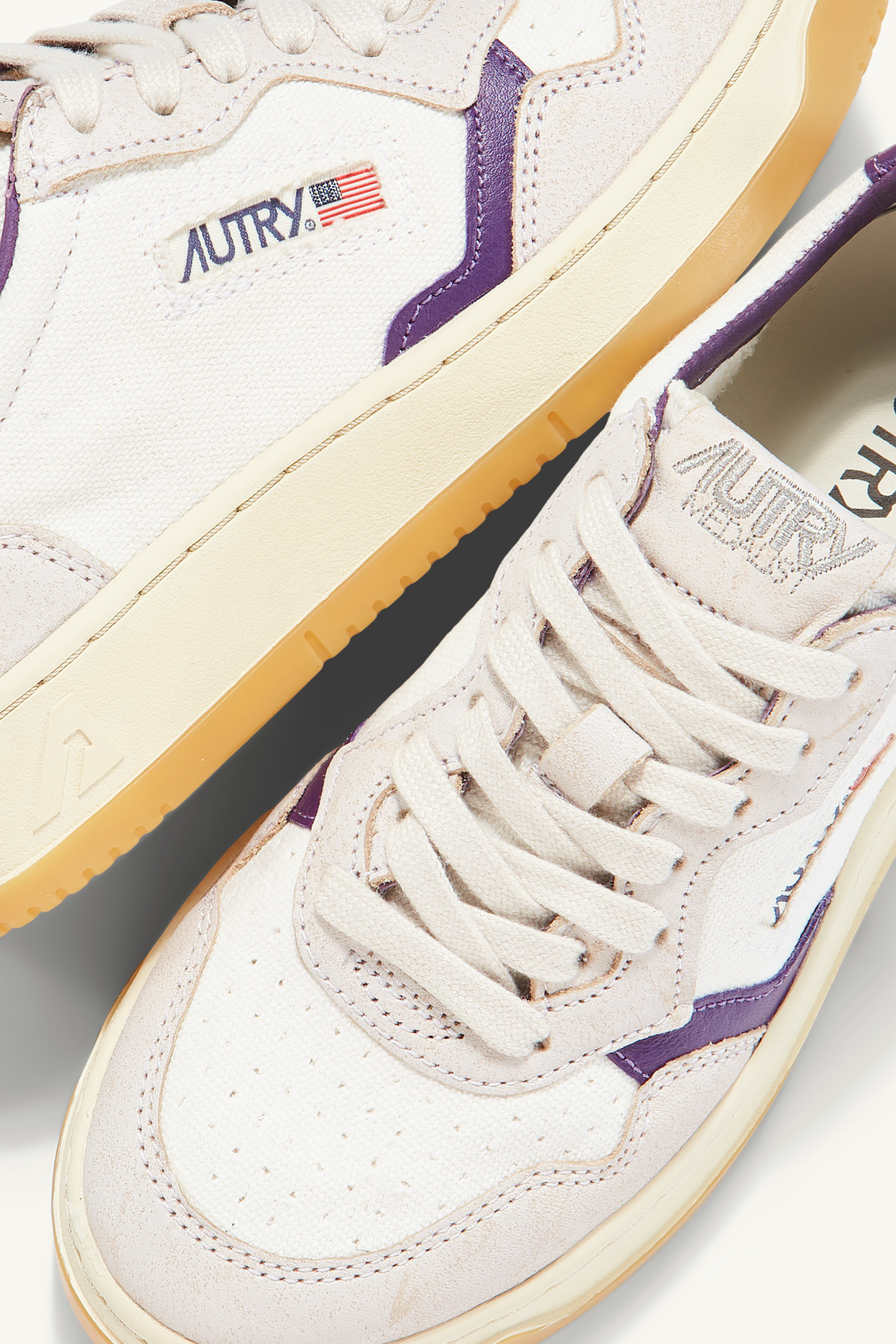 MEDALIST LOW SNEAKER - SAND WHITE/PURPLE