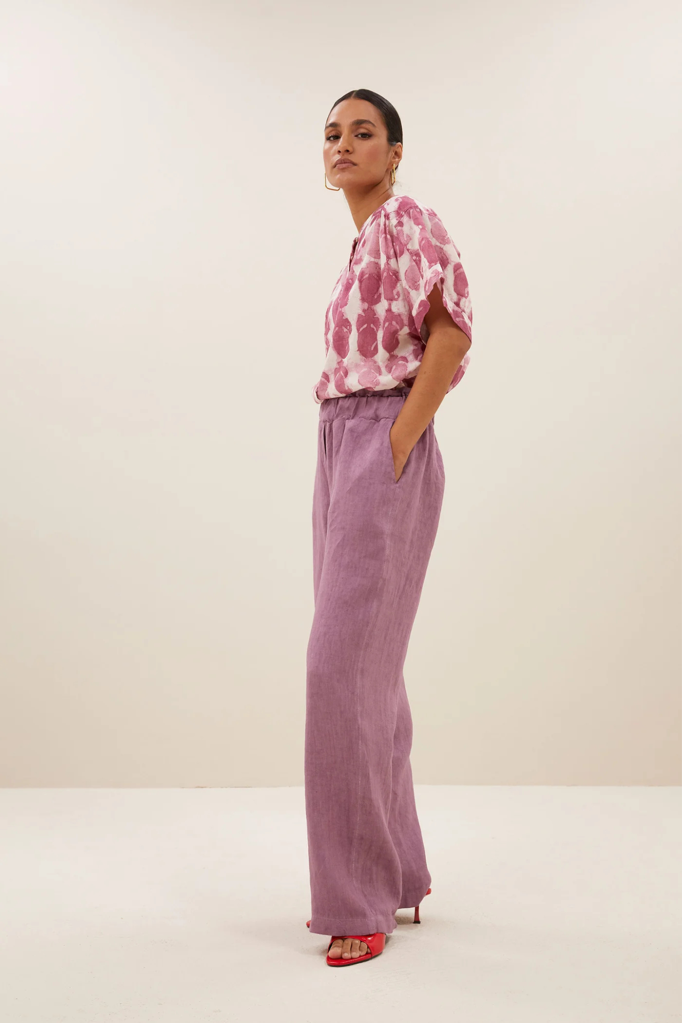 Model wearing the By-Bar robyn linen pants in lavender. Side view