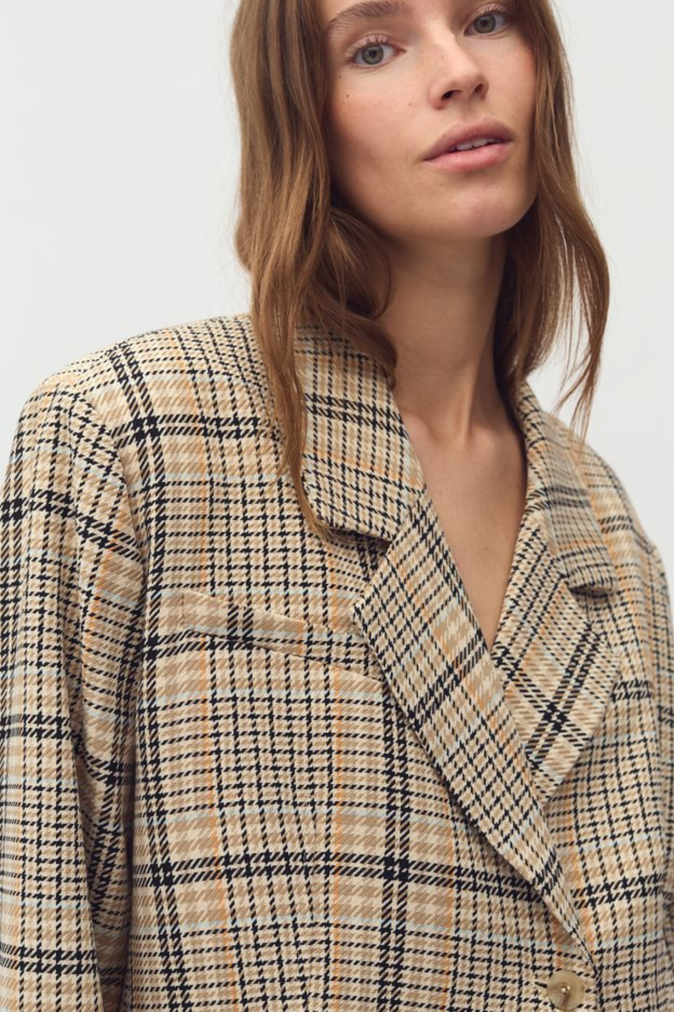 Model wearing the Mbym ambra lua check blazer in brown. Close front view