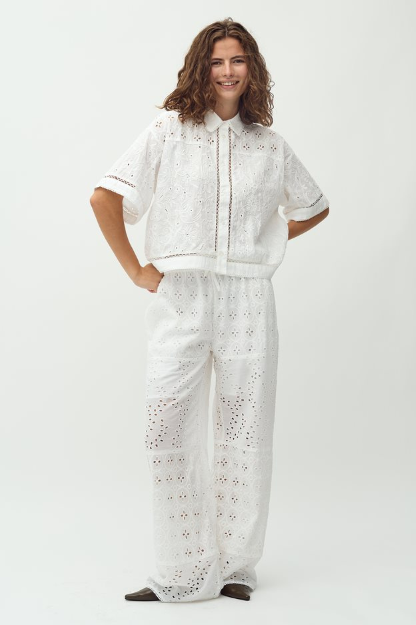 Model wearing the MBYM viljane embroidery pants in white. Front view
