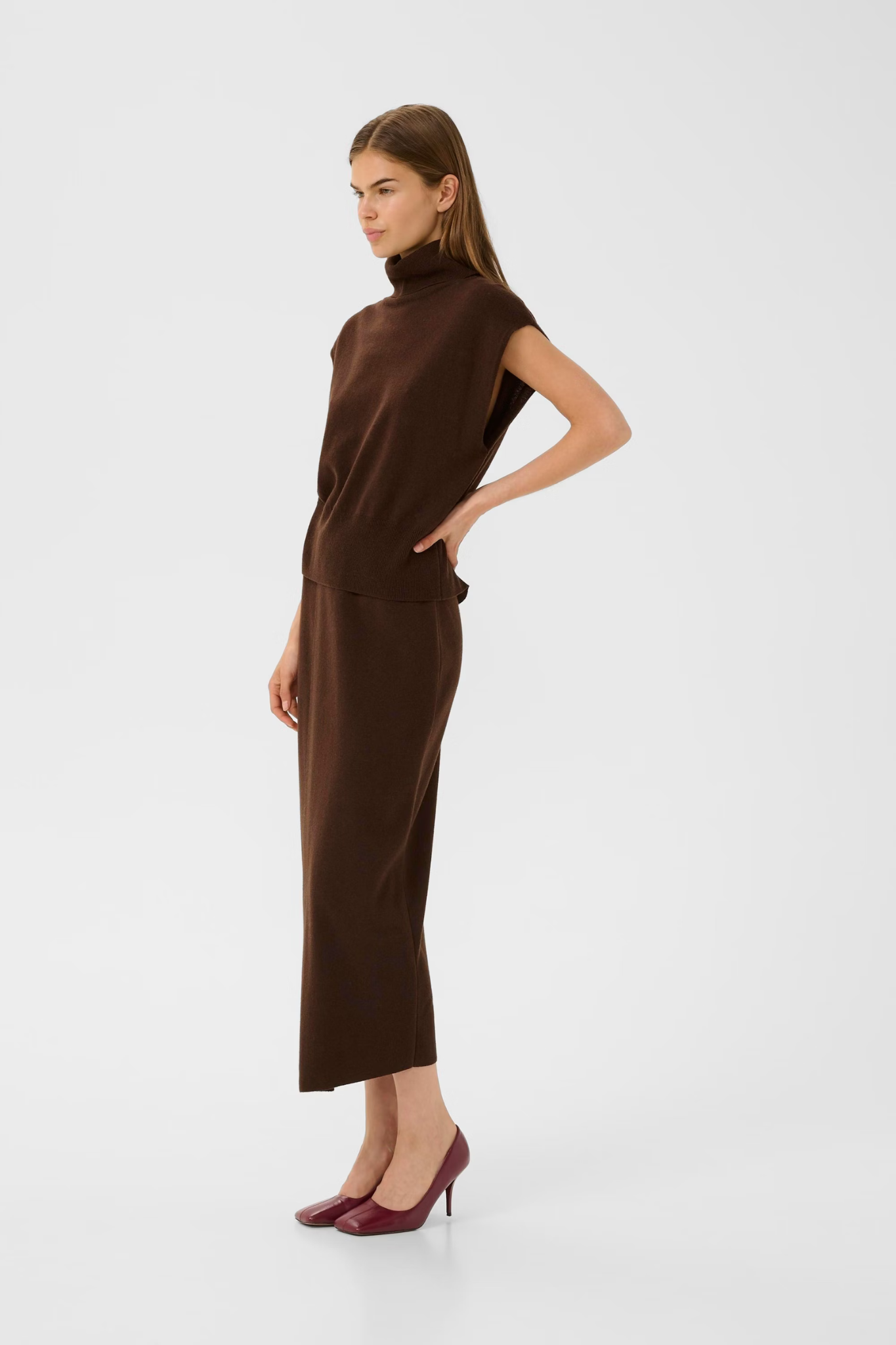 MANZI WAISTCOAT - DEEP BURNT BROWN