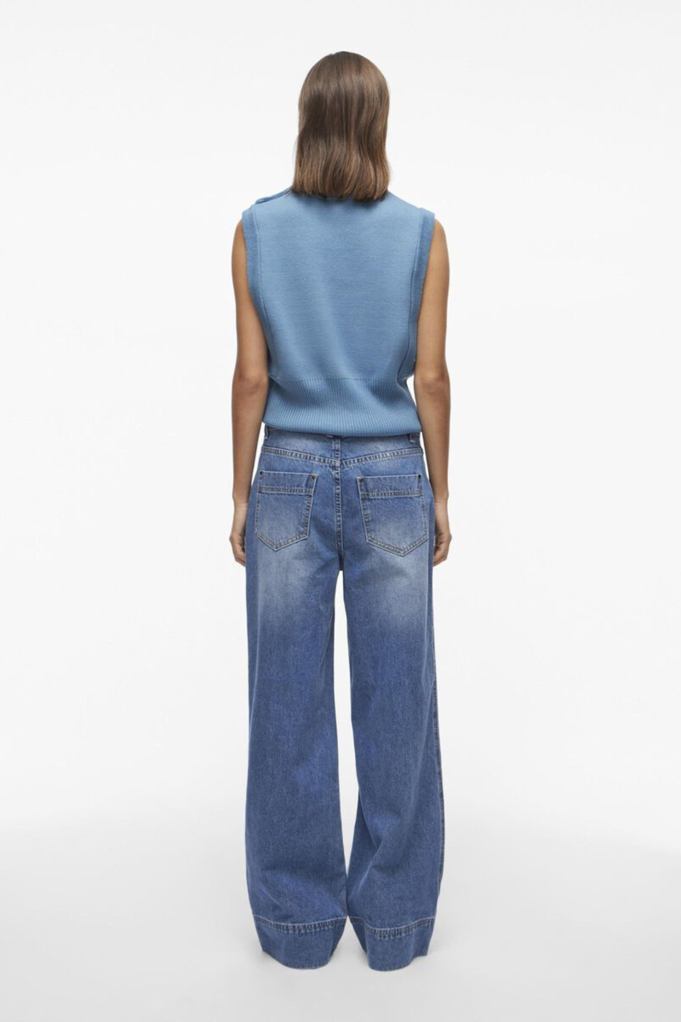 Model wearing the Rouge Edit dark blue denim jeans. Back view