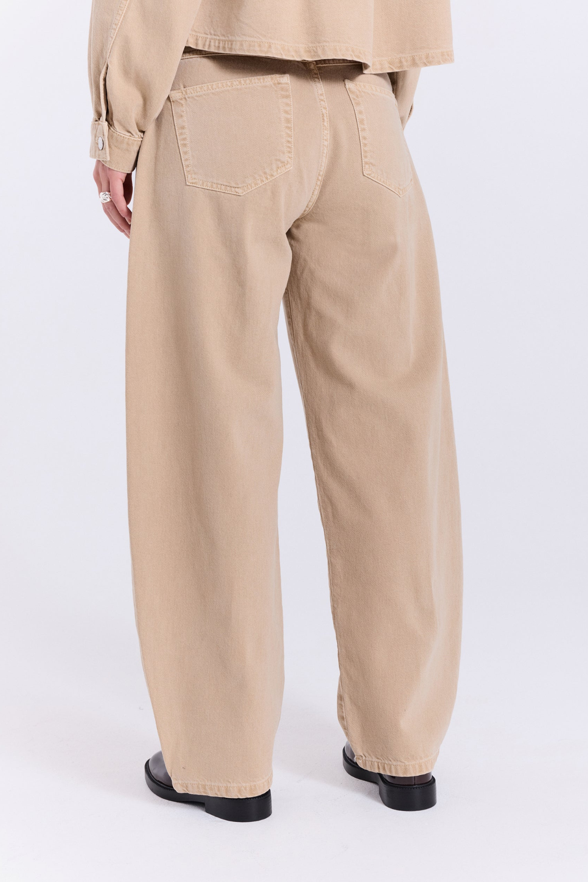 EVELYNA BAGGY BARREL JEANS - BEIGE WASH