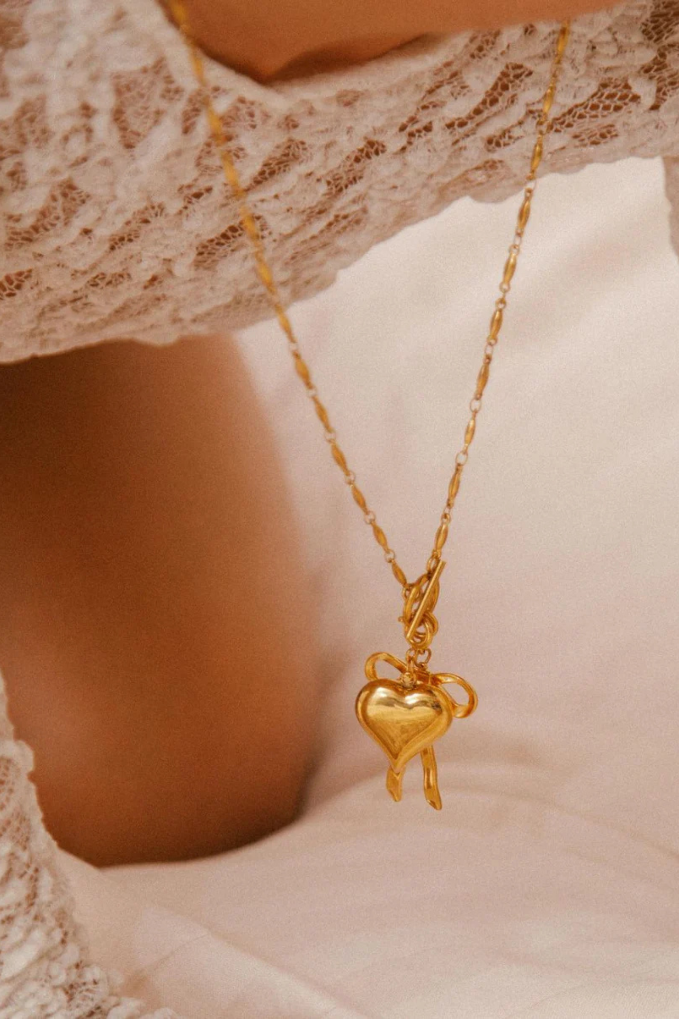 GOLDEN BOW CHARM