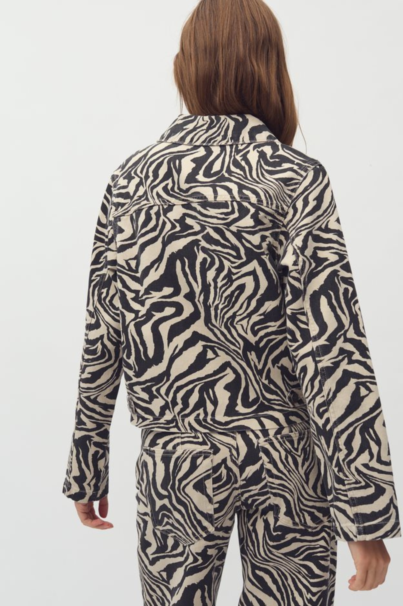 Model wearing the Mbym cathalina zebriana blazer in zebra print. Back view