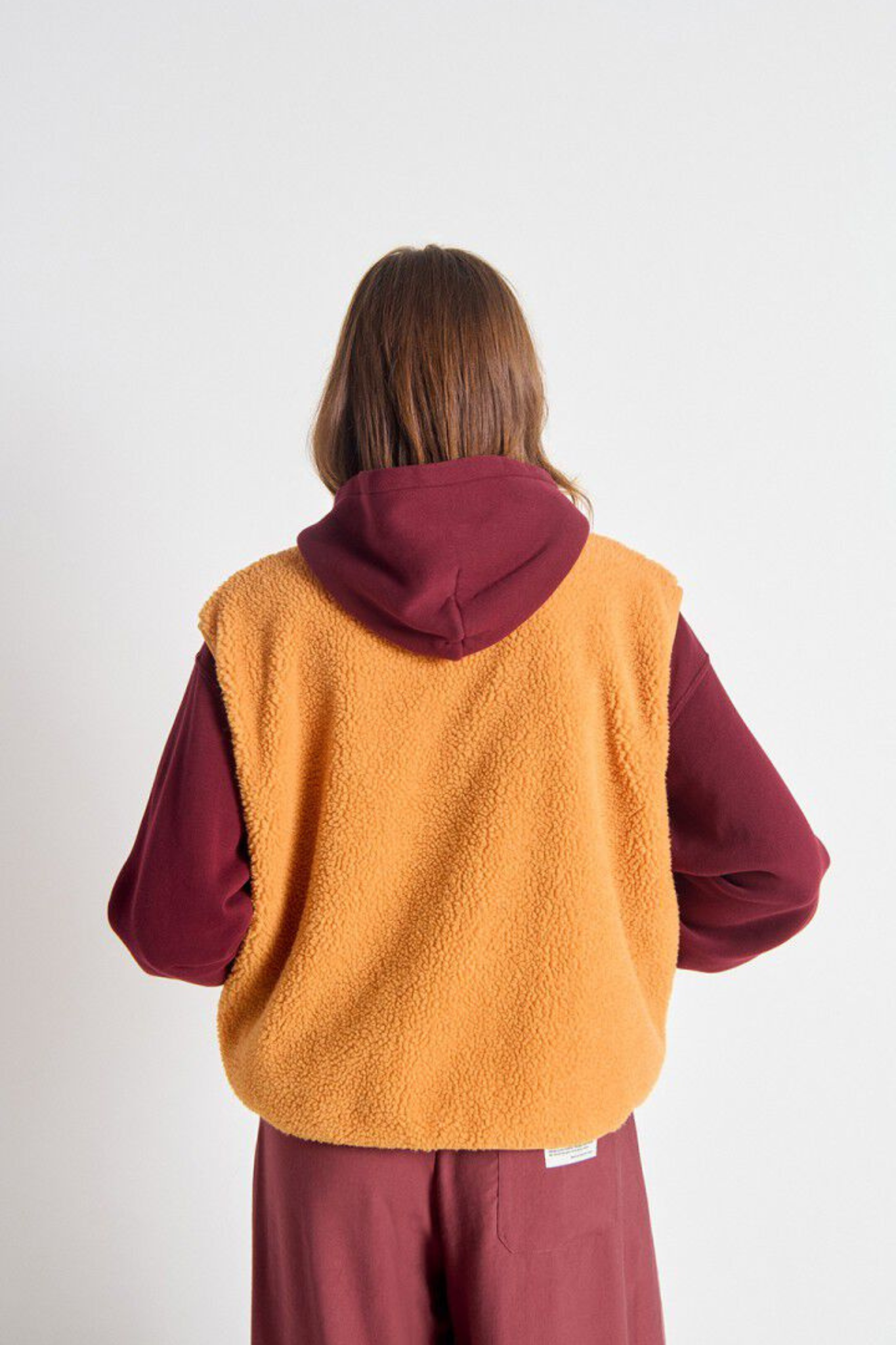 HOKTOWN SLEEVELEES JACKET - NECTARINE