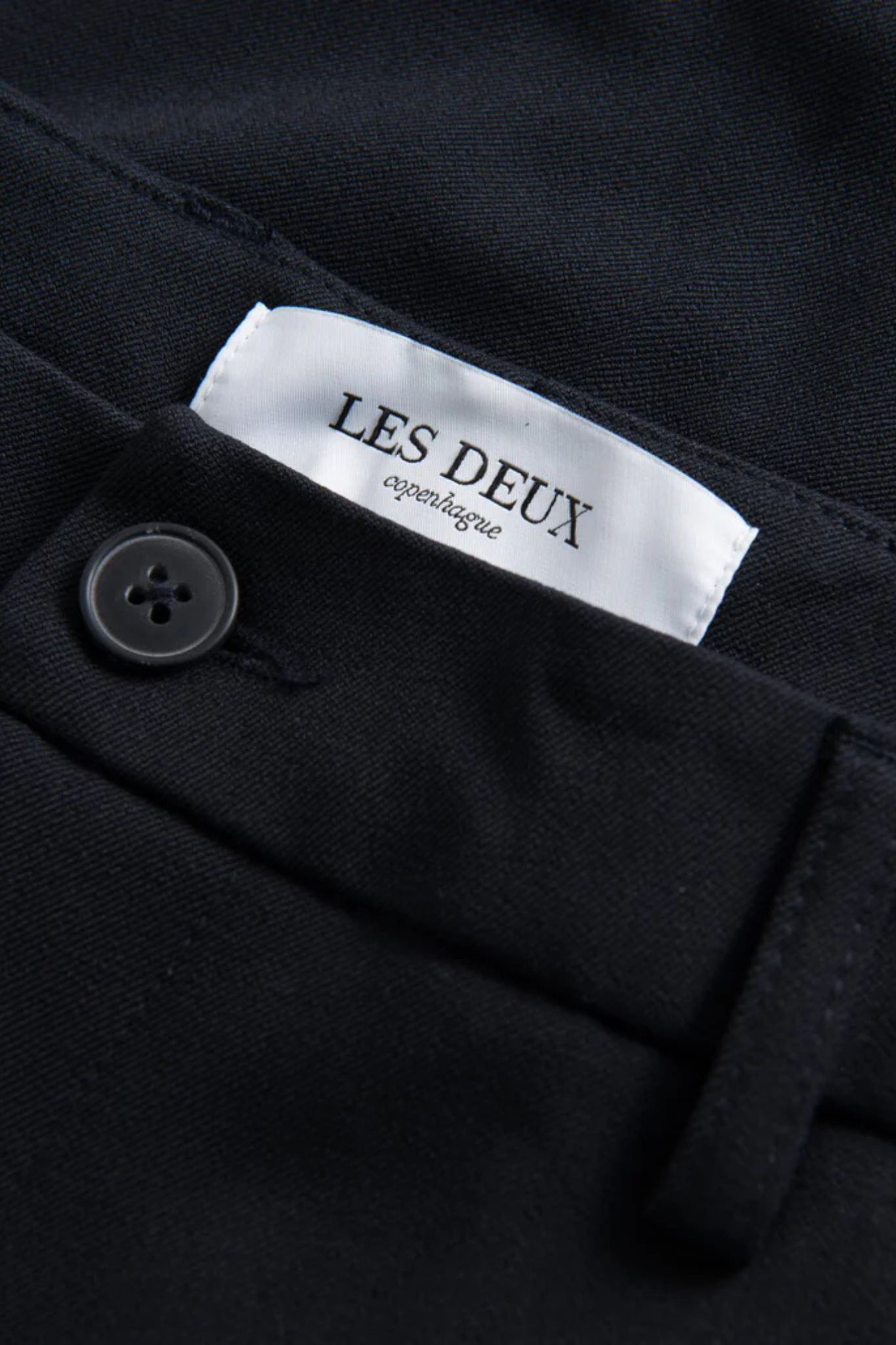 Les Deux como reg suit pants in dark navy. Close logo view