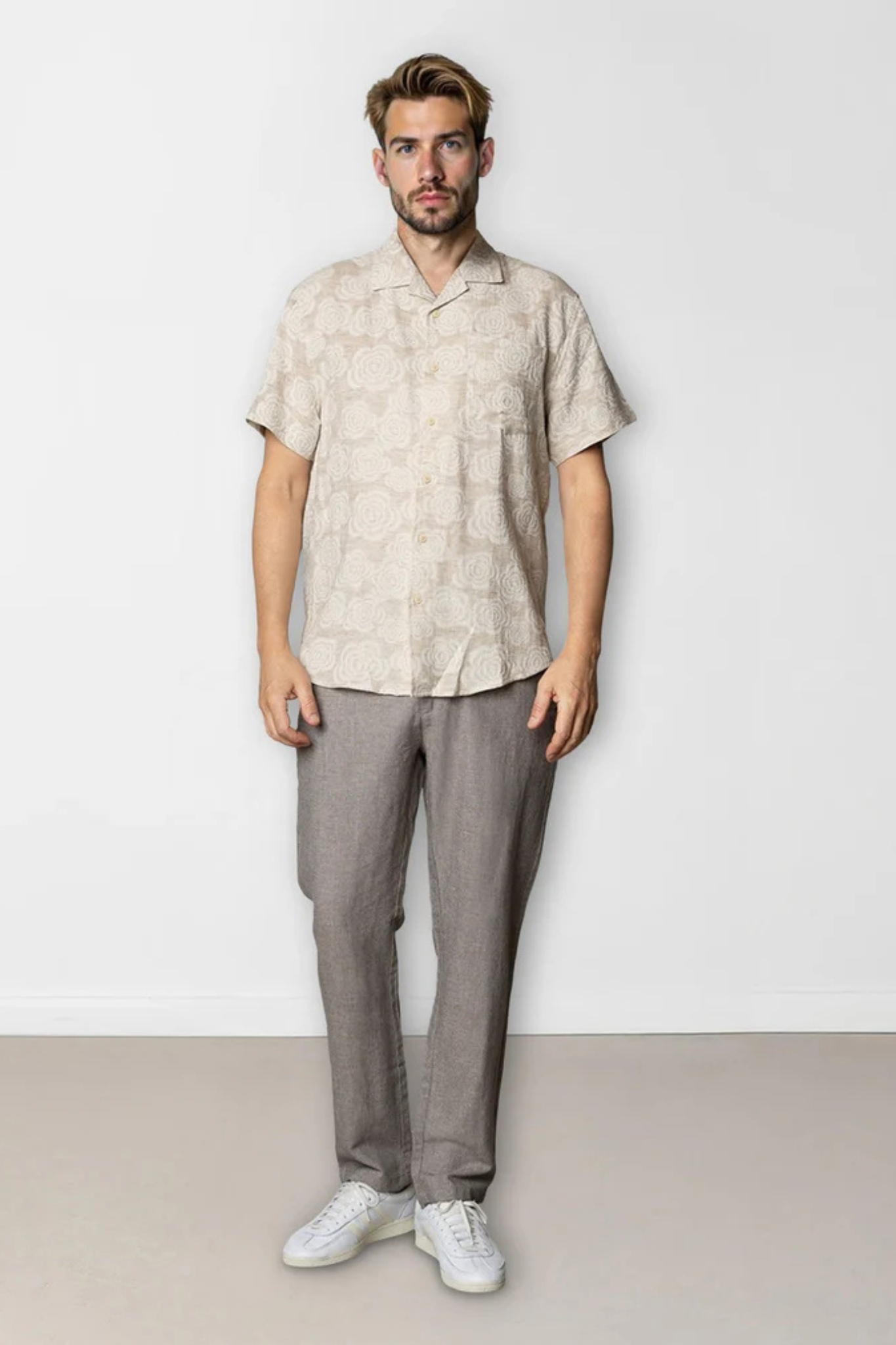 Model wearing the Clean Cut Copenhagen roman linen pants in khaki melange. Front view