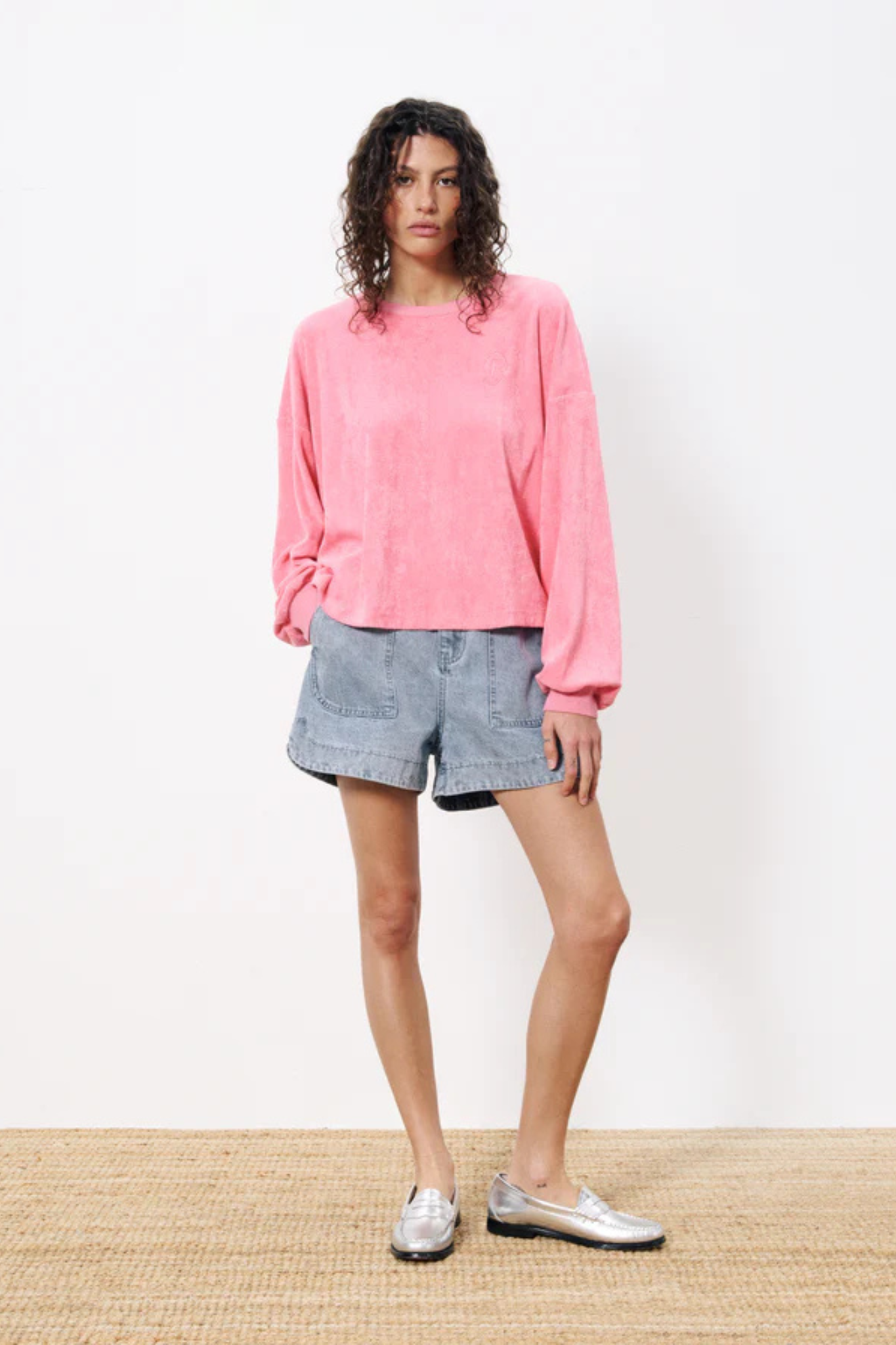 Model wearing the FRNCH calliste sweatshirt in pink. Front view