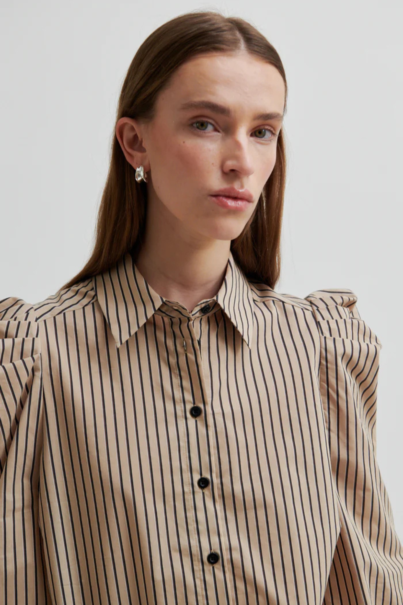 SERINA SLIM SHIRT - CAMEL
