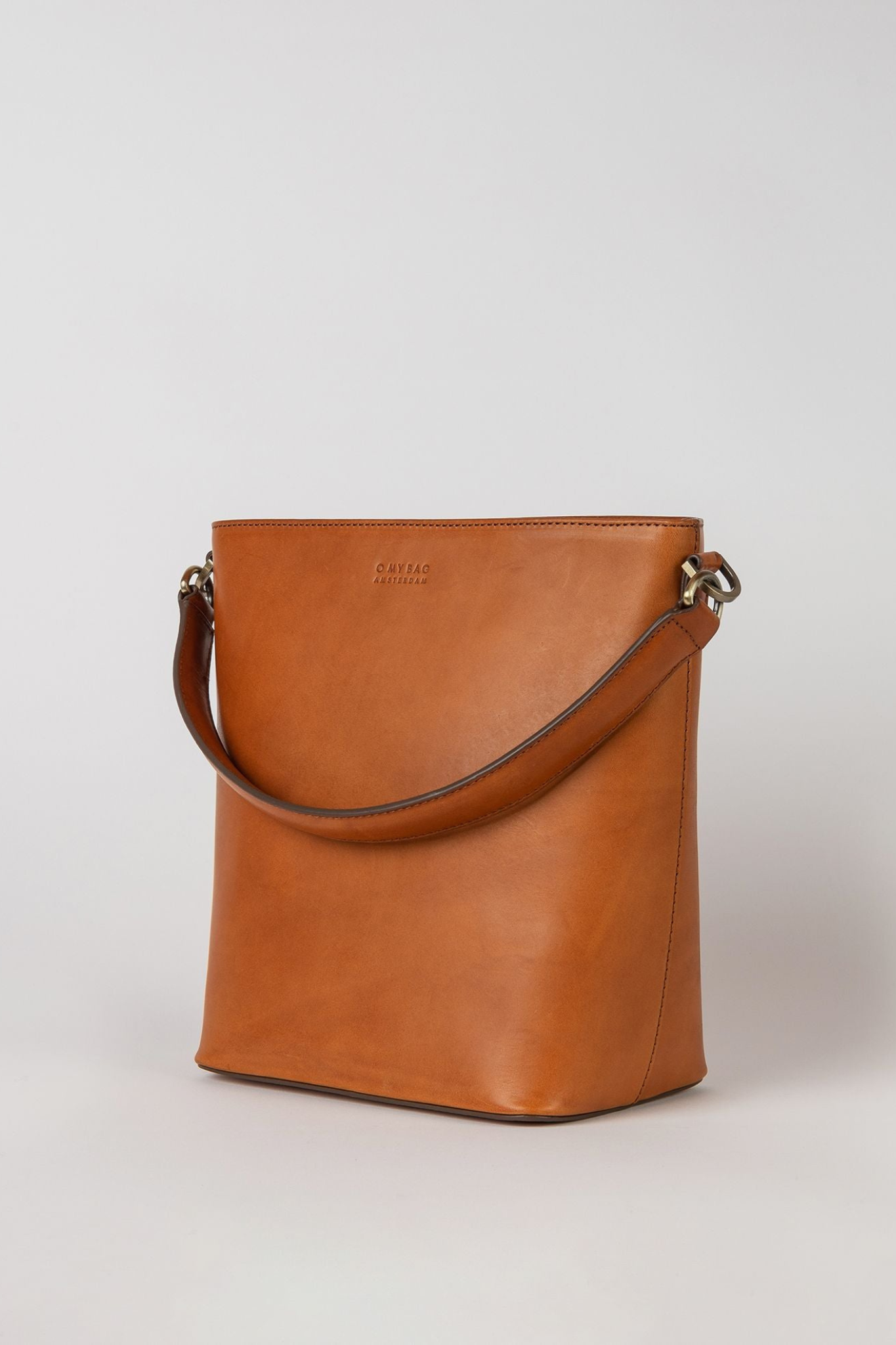 BOBBI BUCKET MAXI BAG - COGNAC CLASSIC LEATHER