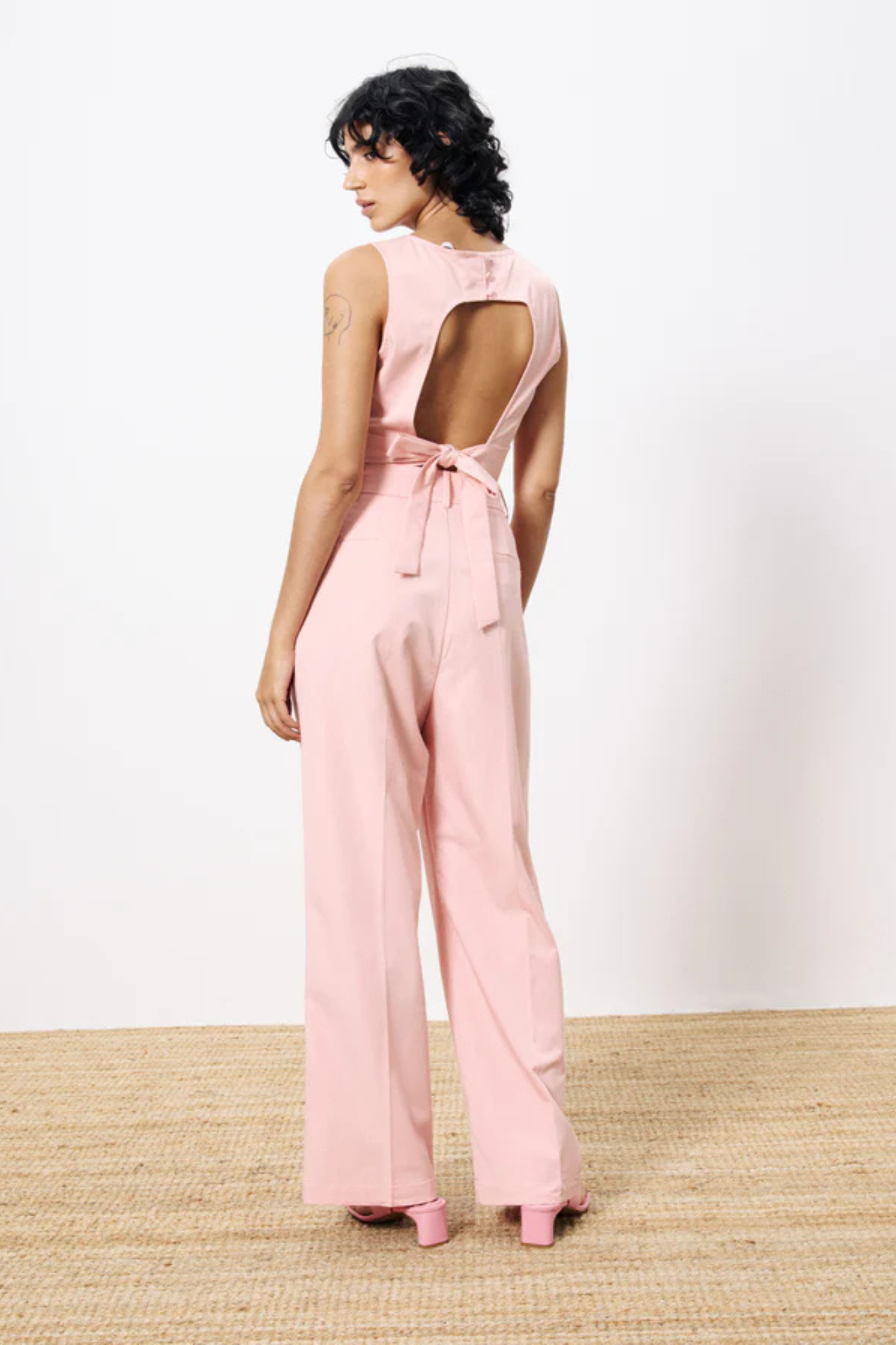 Model wearing the FRNCH adassa pants in pink. Back view