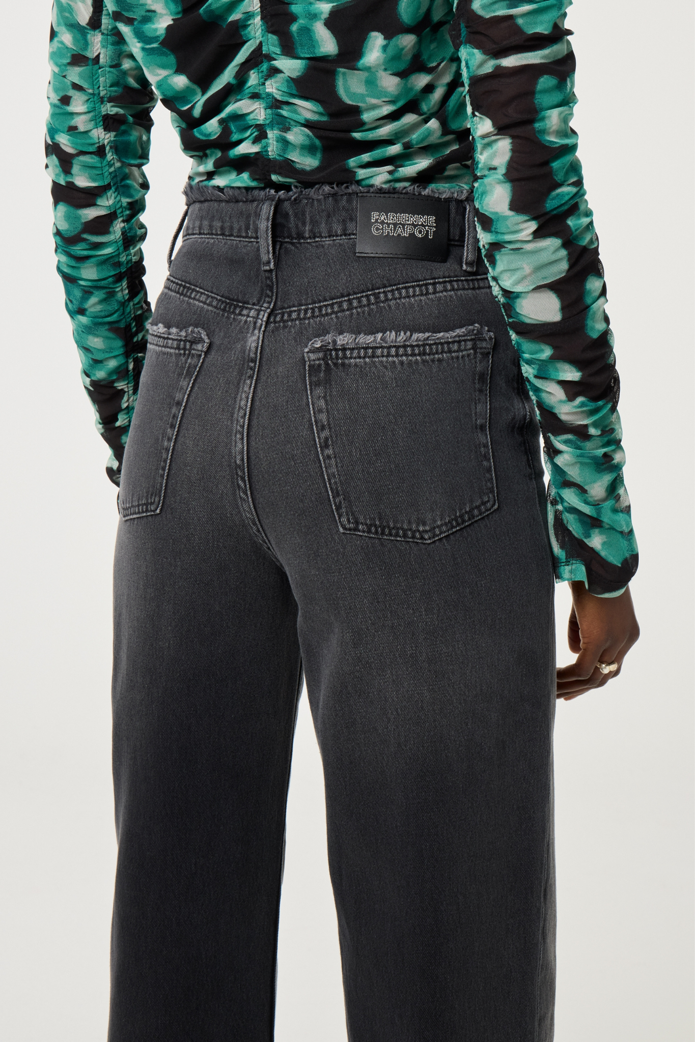 ZOE BOYFRIEND EXTRA-HIGH RISE JEANS - WASHED BLACK