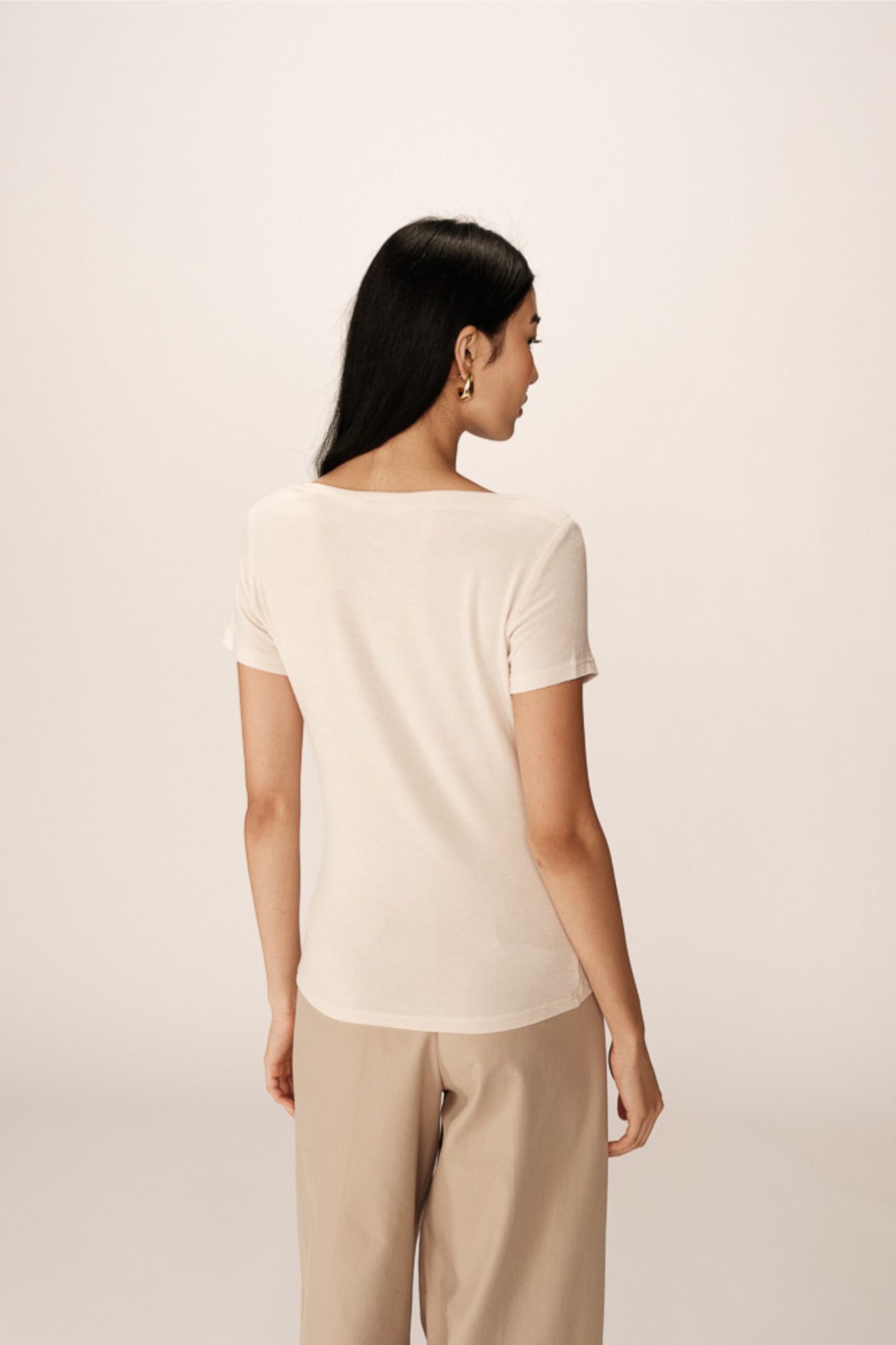 Model wearing the Grace & Mila pilar top in beige. Back view