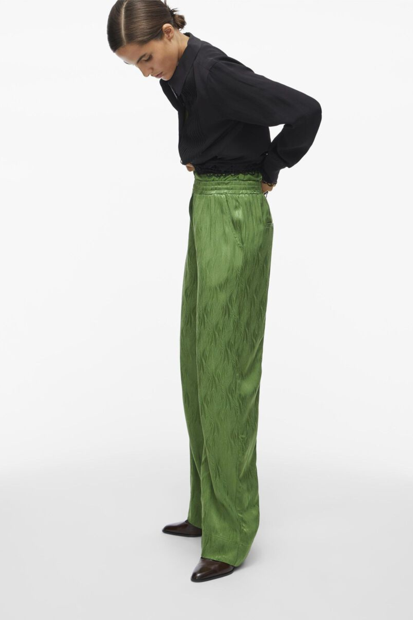 Model wearing the Rouge Edit artichoke green Roumarta trousers. Side view