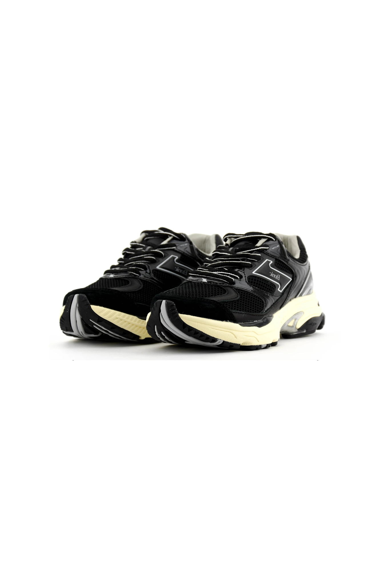 Etonic evolution sneaker in black. Front view