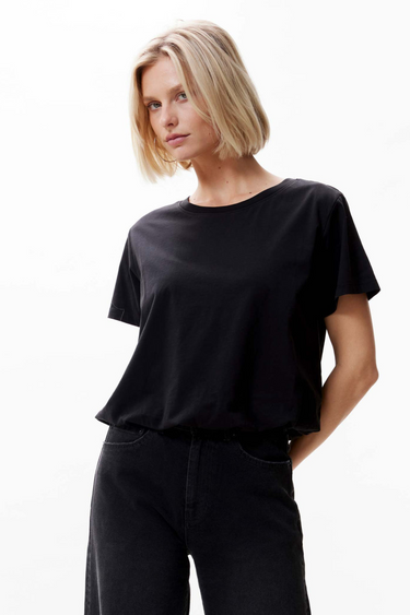 RELAXED FIT ELASTIC HEM T-SHIRT - BLACK