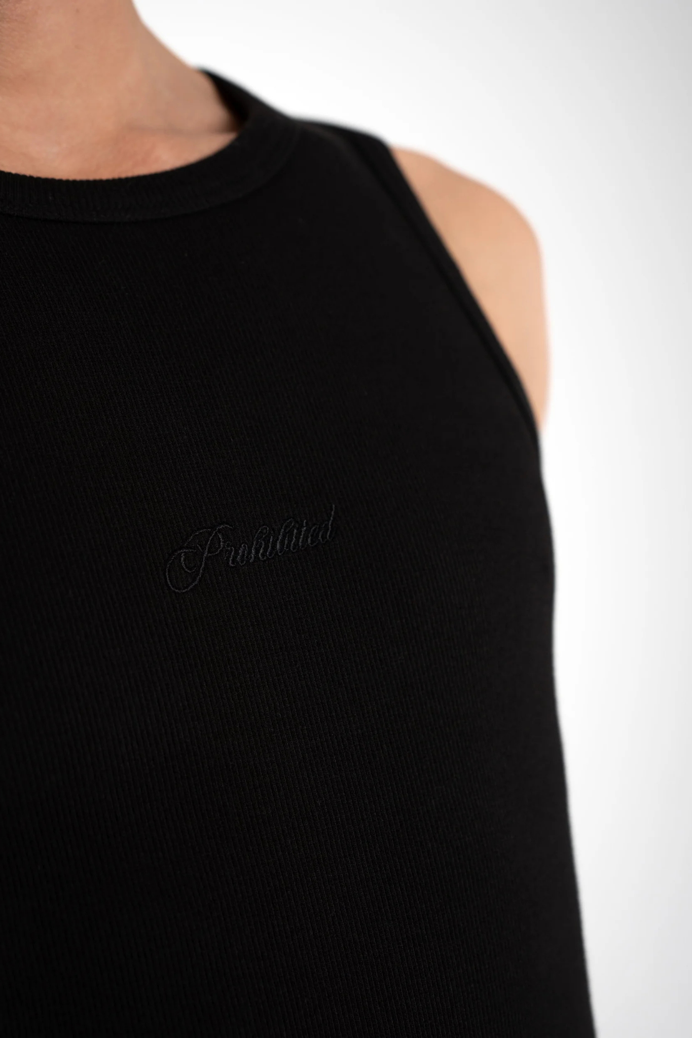THE EMBROIDERY TANK TOP - BLACK