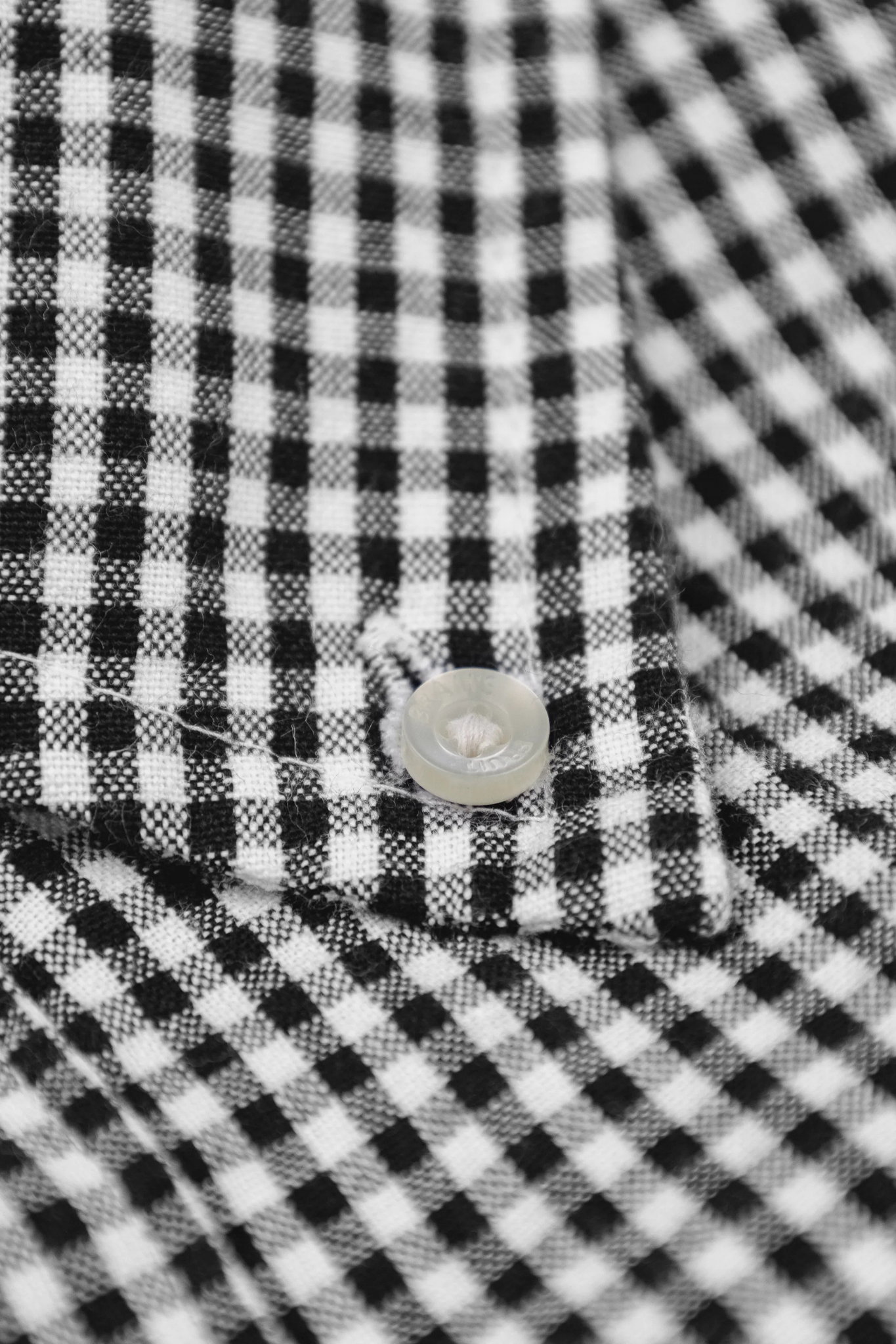 DISTRESSED FARMER'S LS SHIRT - BLACK