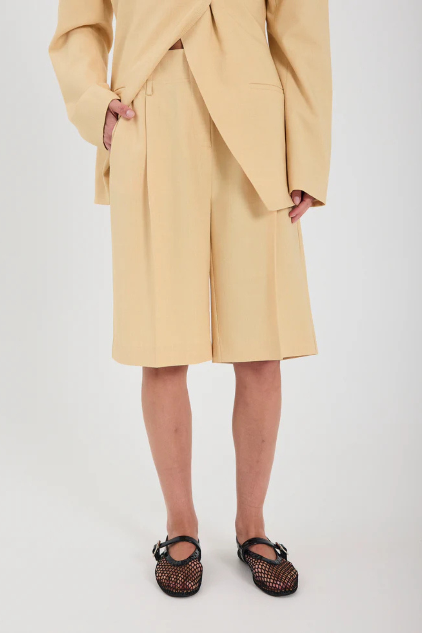 ALLI SHORTS - DUSTY YELLOW