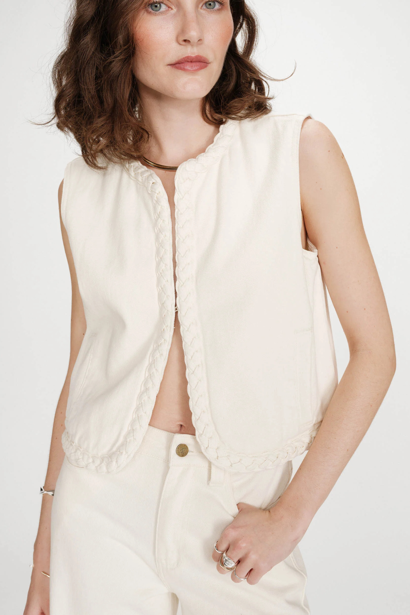 VERONA SLEEVELESS JACKET - ECRU