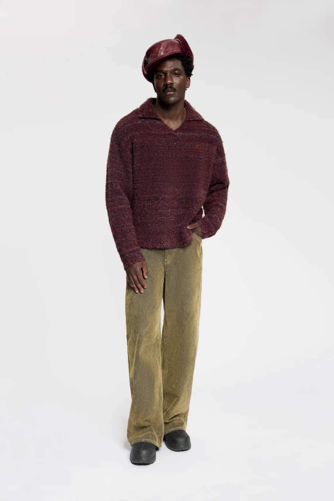 TEXTURED V NECK KNIT SWEATER - BURGUNDY