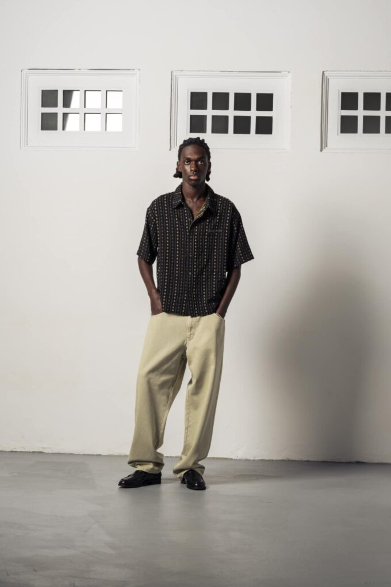 BOXY THYME SHIRT - BLACK