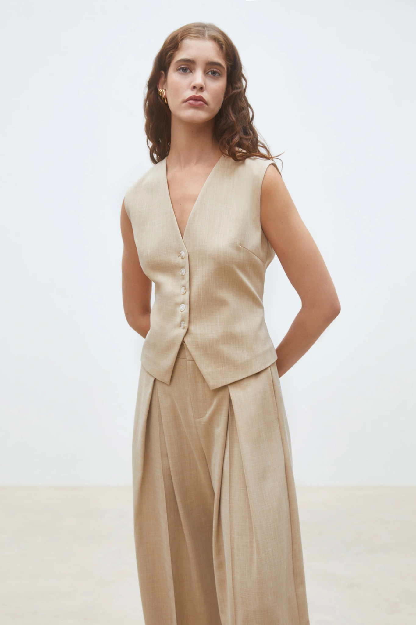 DYLAN VEST - BEIGE