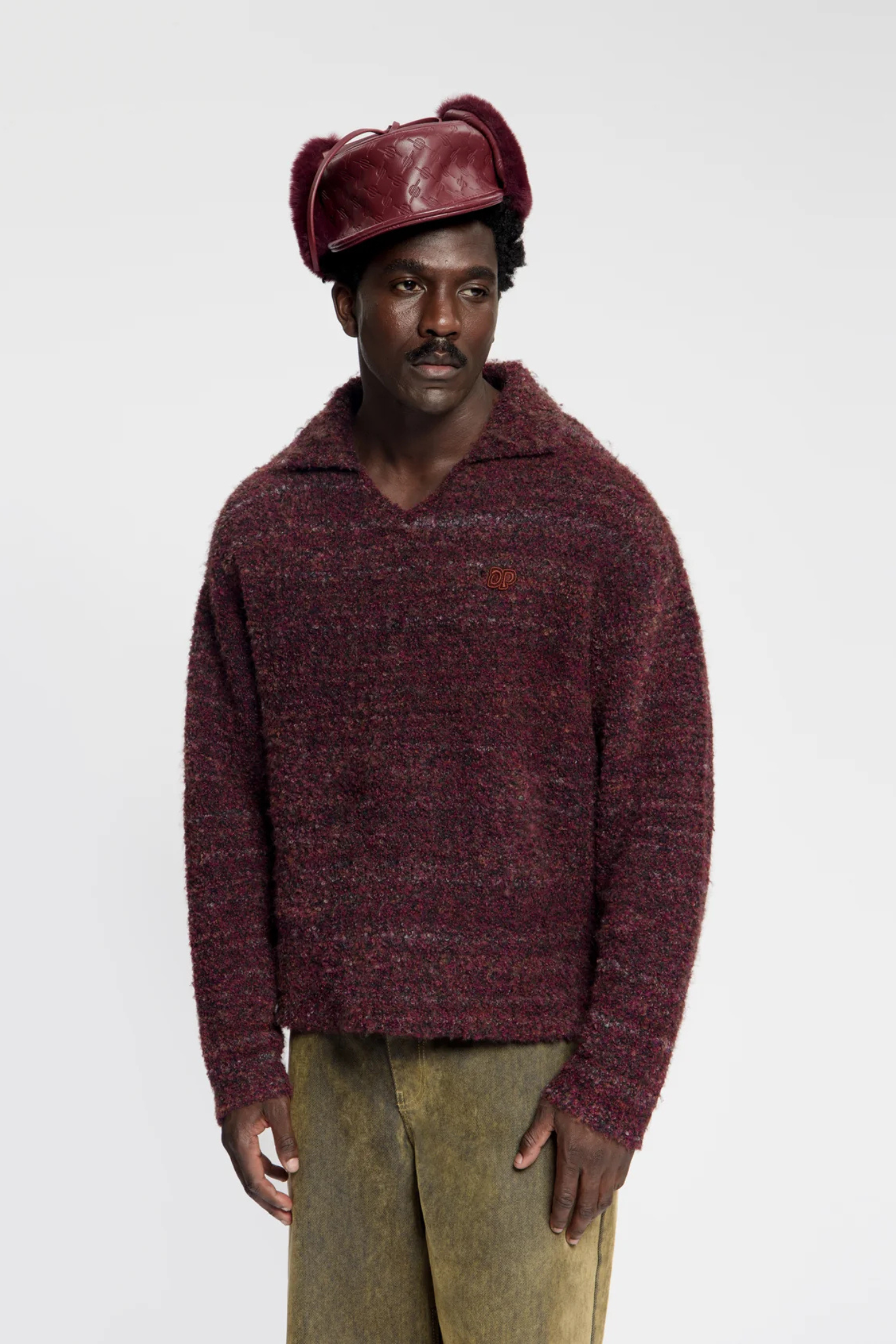 TEXTURED V NECK KNIT SWEATER - BURGUNDY
