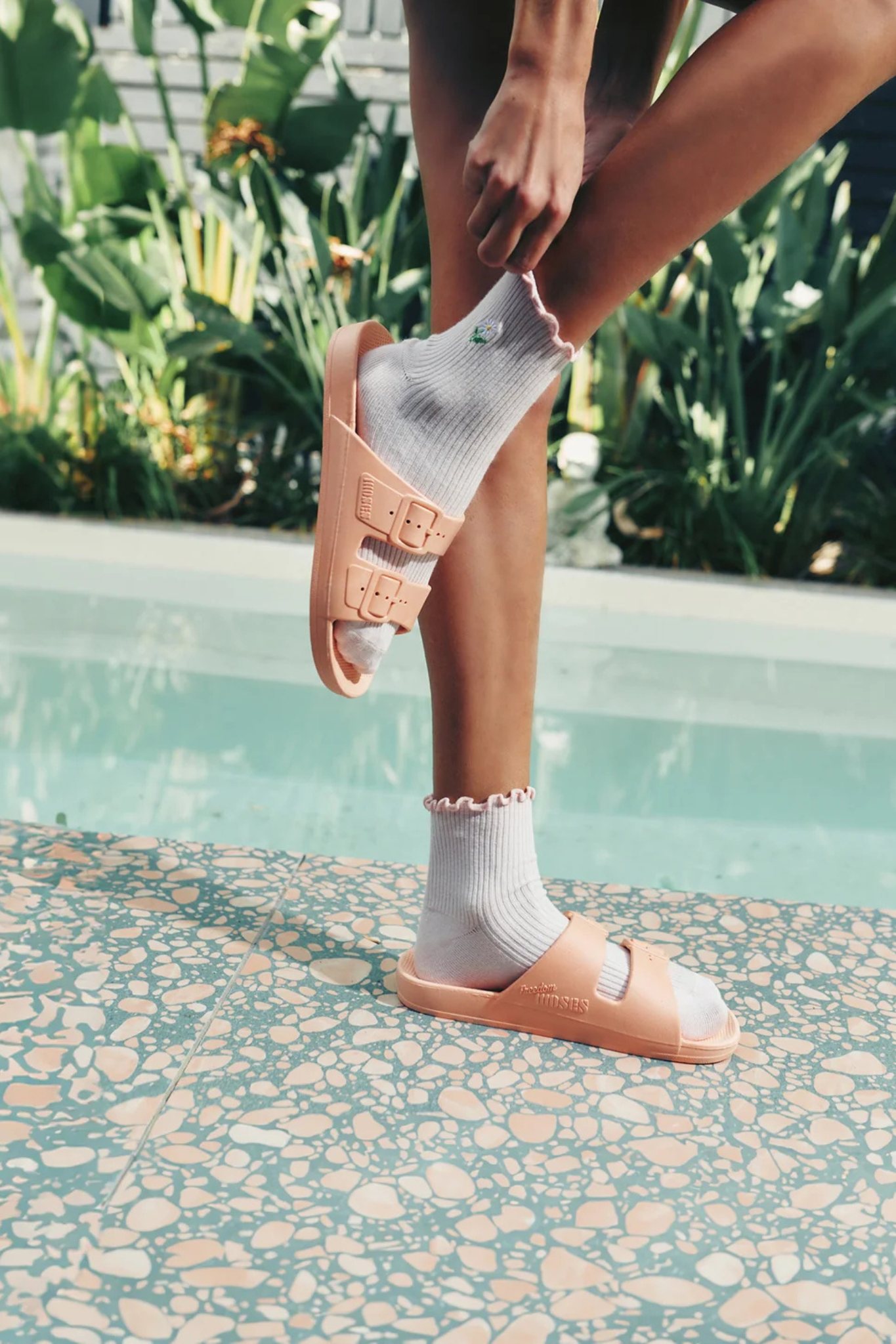 MOSES SLIDES - APRICOT