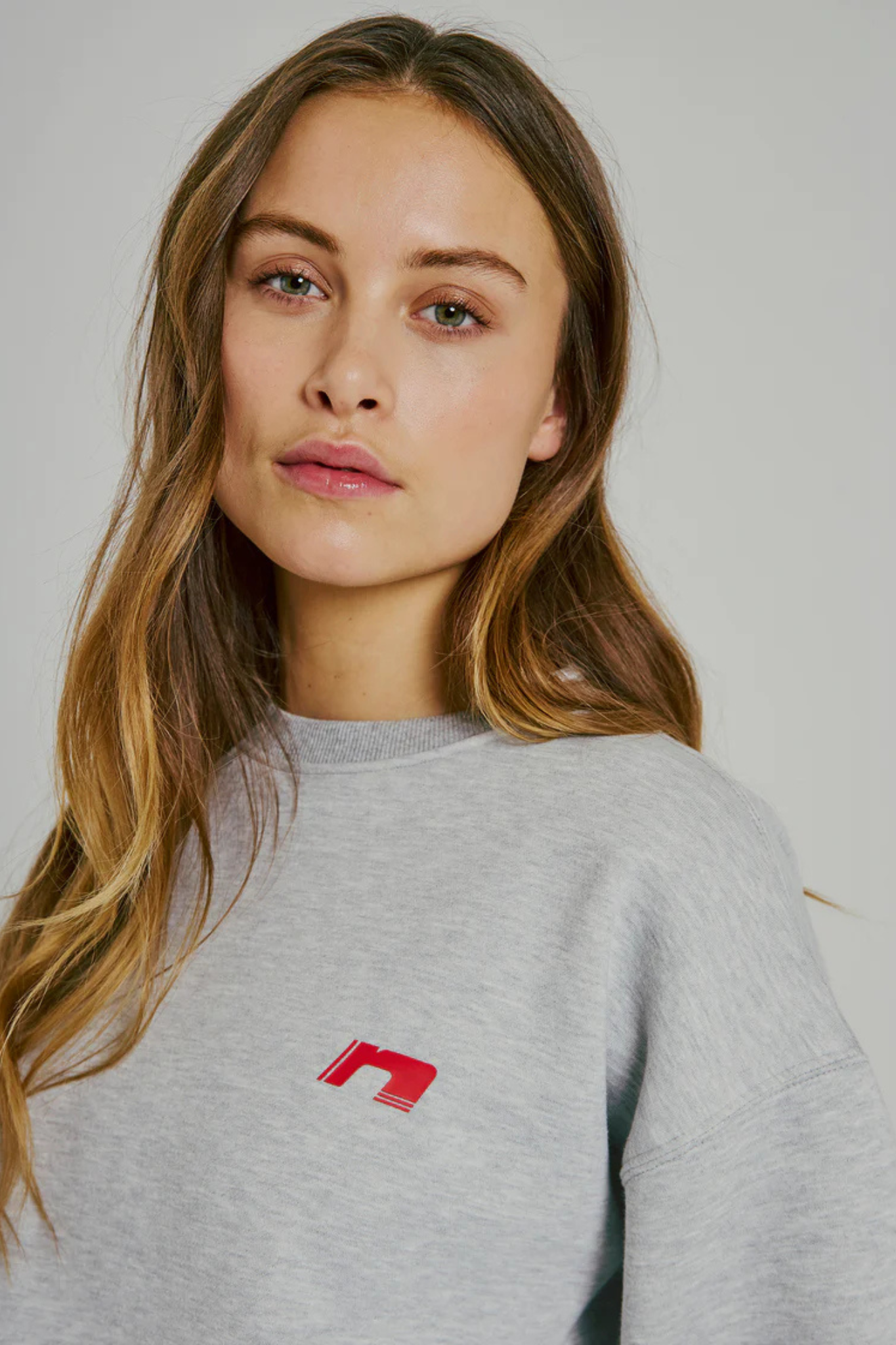 DAPHINE SWEAT TOP - LIGHT GREY W. RED PRINT