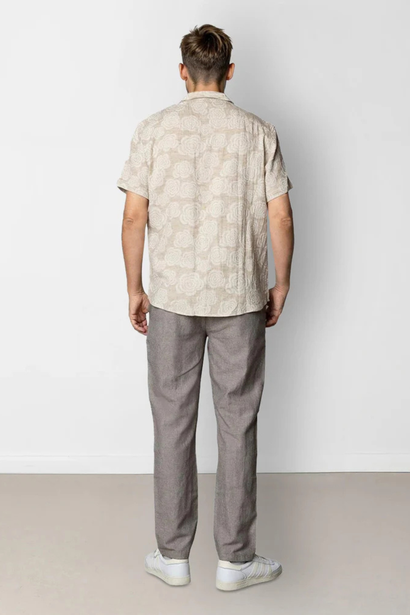 Model wearing the Clean Cut Copenhagen roman linen pants in khaki melange. Back view