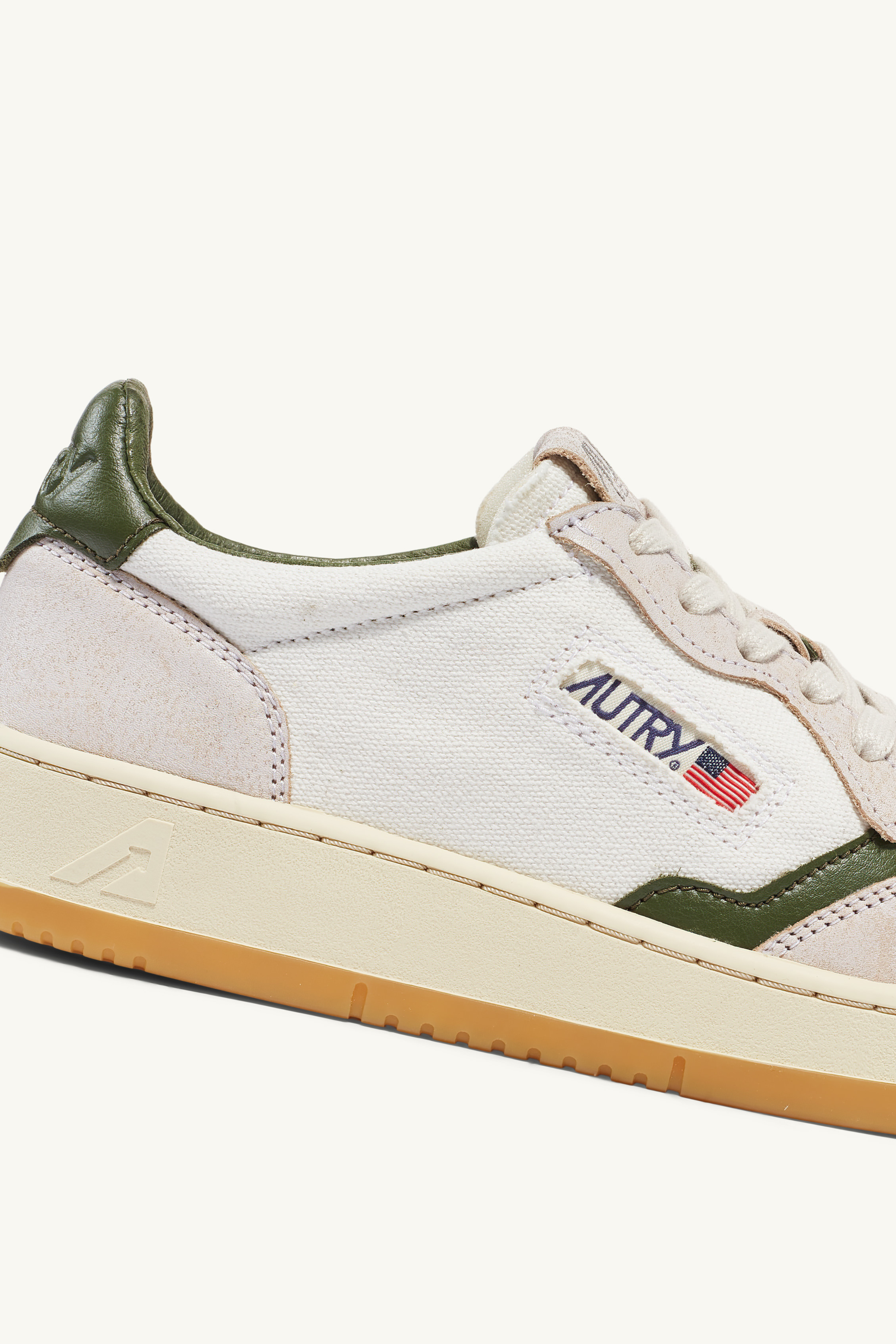 MEDALIST LOW SNEAKER - SAND WHITE/KAKI