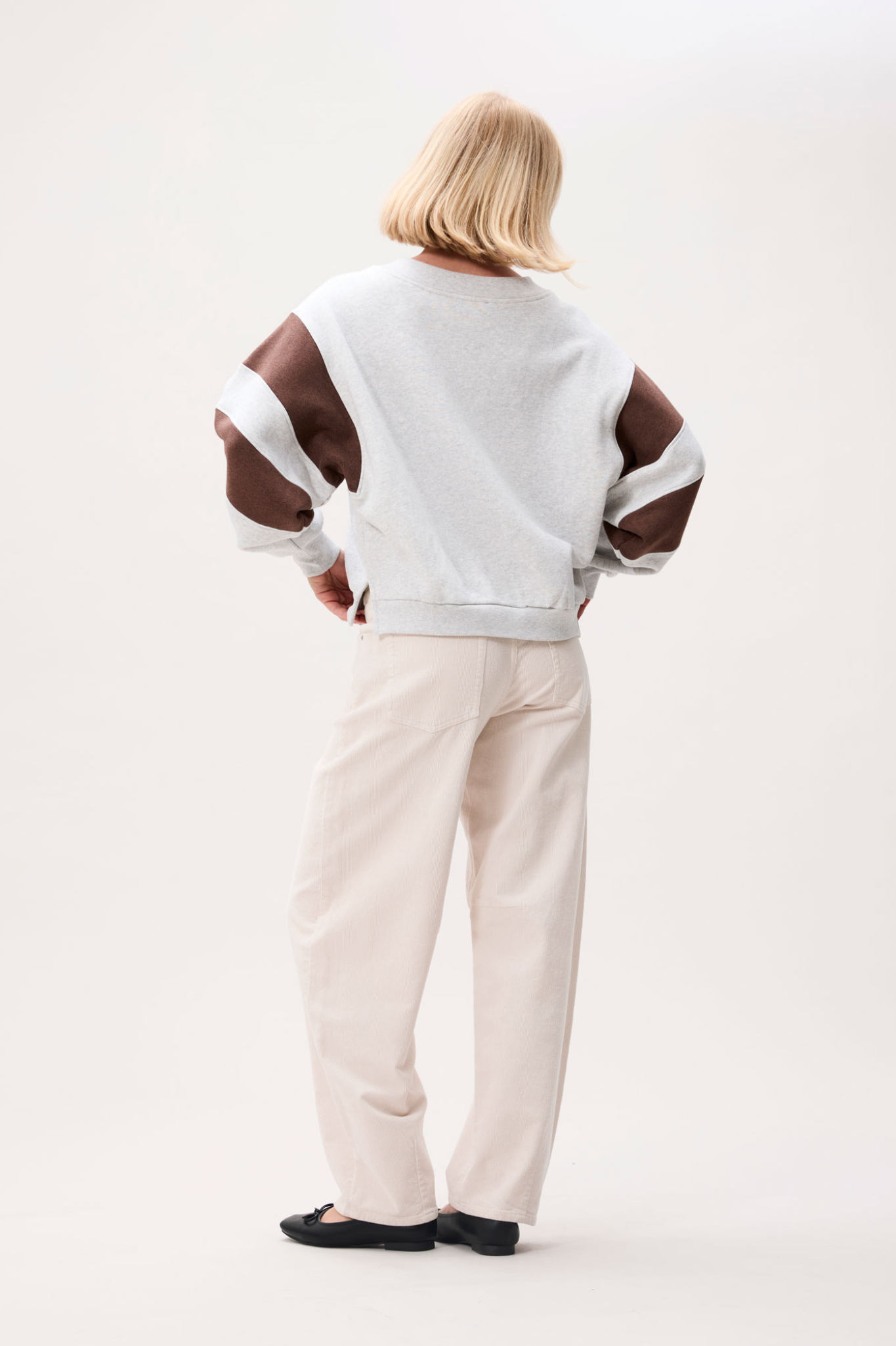 SPORTY VNECK SWEATER - LIGHT GREY MELANGE