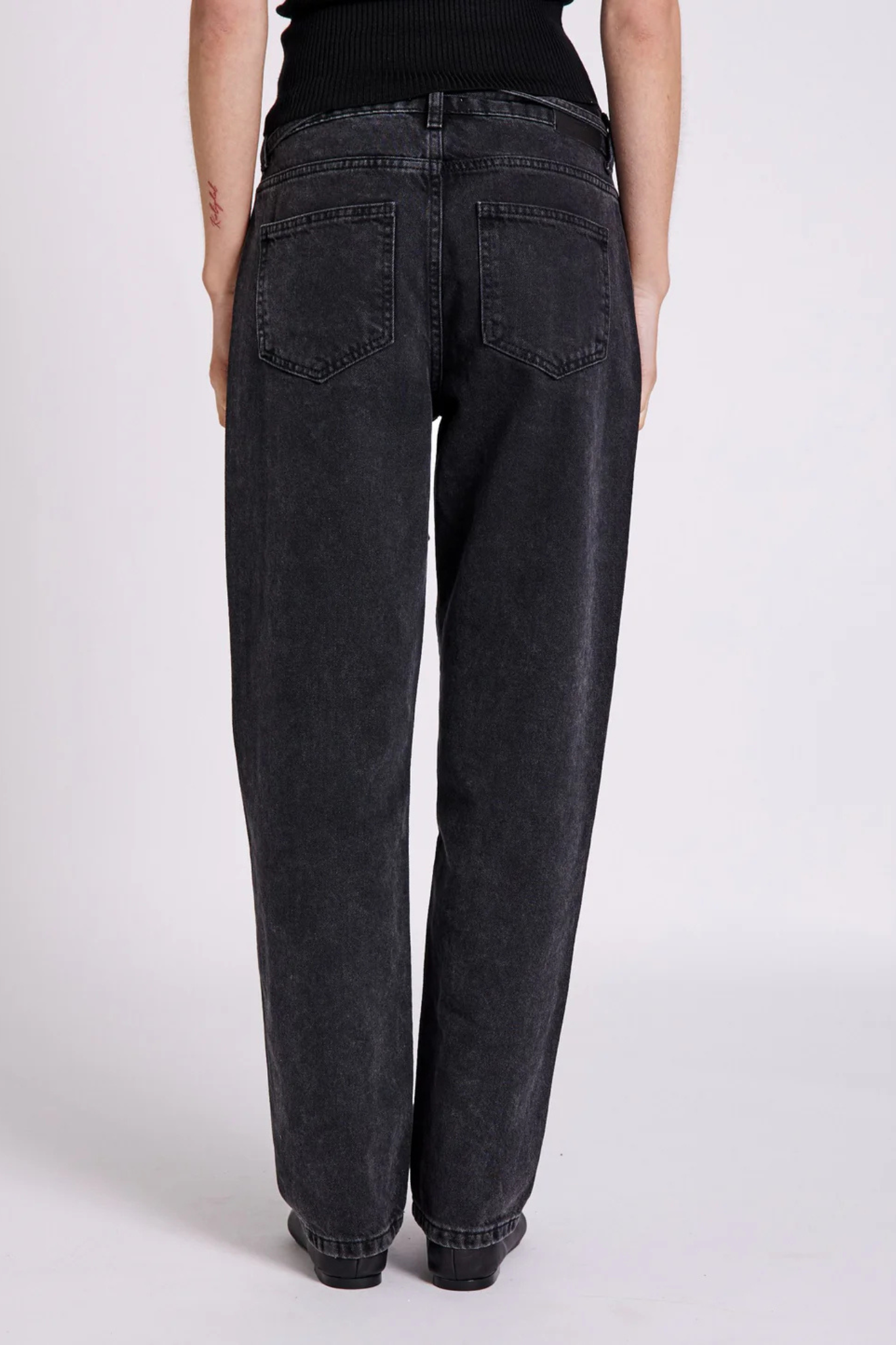 KENZIE RELAXED BELT JEANS - BLACK WASHED