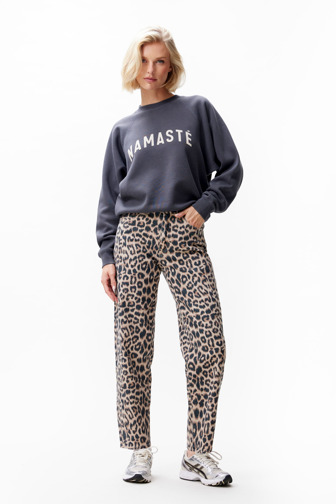 BARREL FIT LEOPARD JEANS - GREY MORN