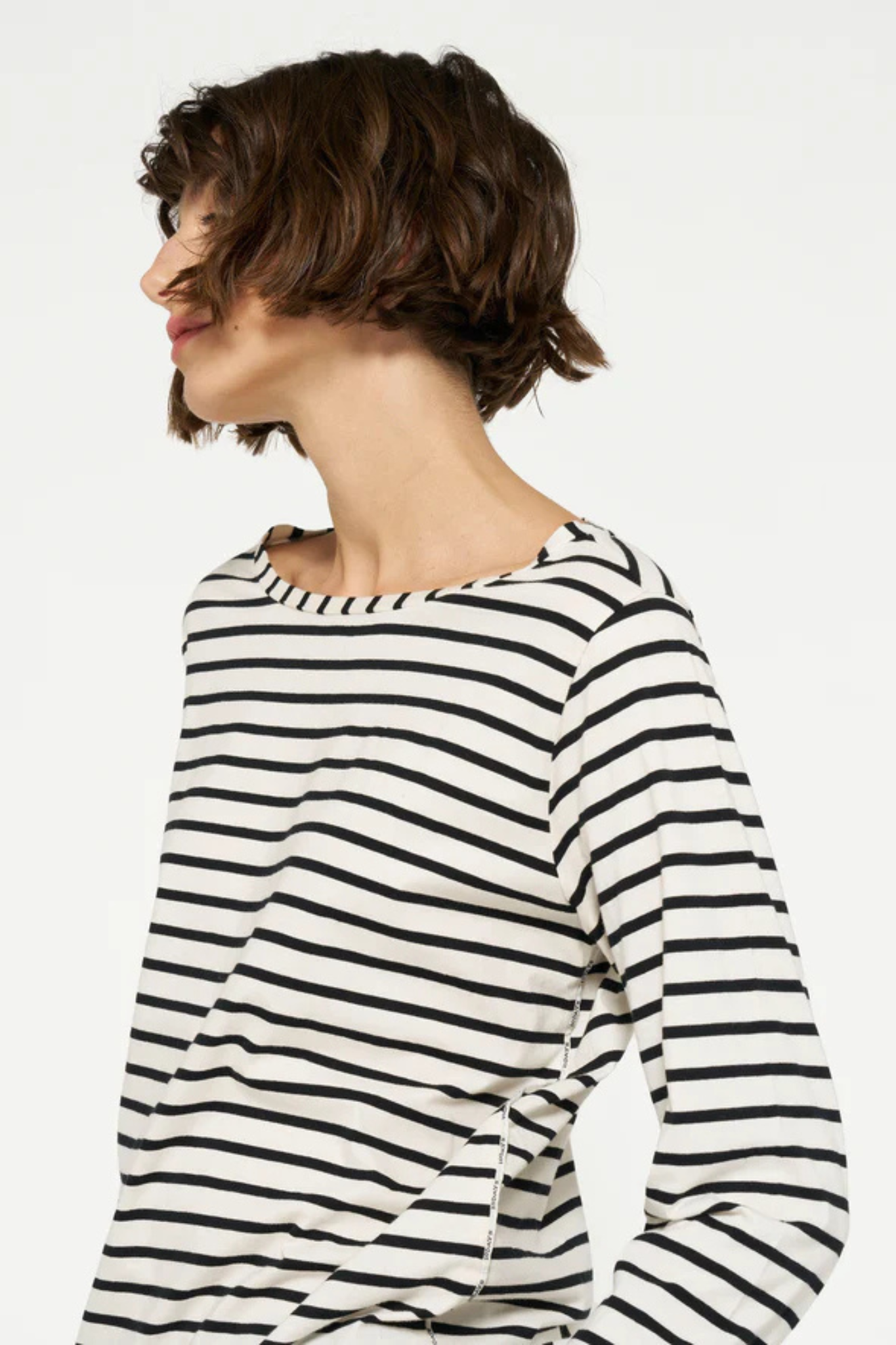 Model wearing the 10DAYS longsleeve in white and black stripe. Side view