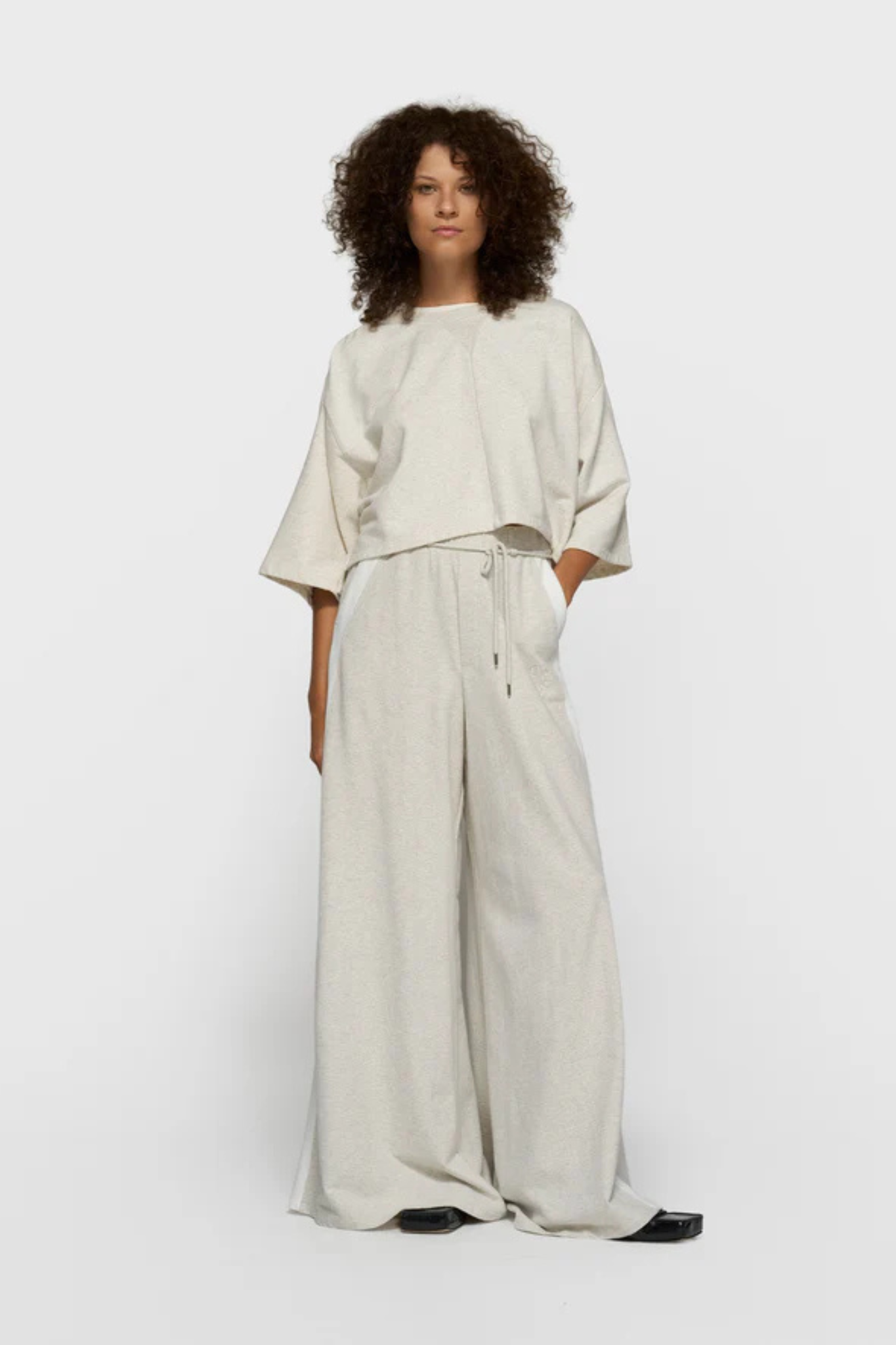 SHOULDER GATHERING T-SHIRT - SOFT WHITE MEL
