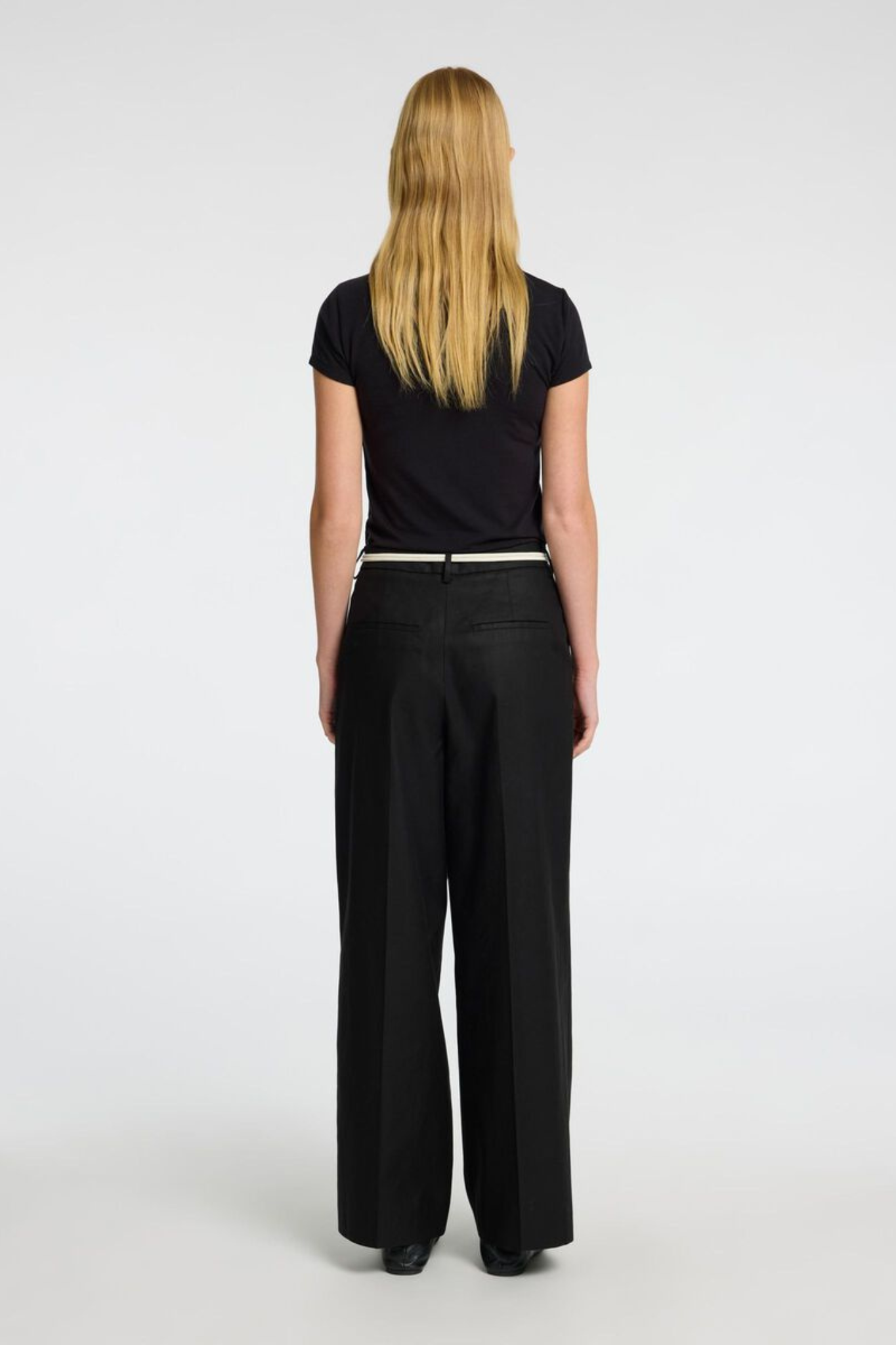 Model wearing the Selected Femme dora merla hw extra wide pants in black. Back view