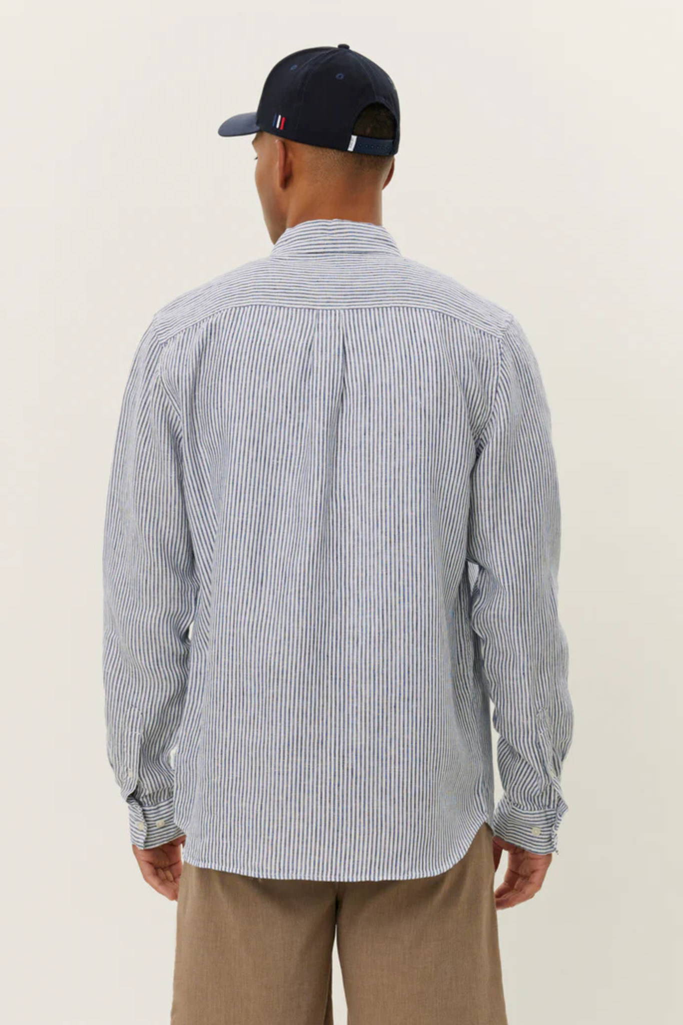 Model wearing the Les Deux kristian linen shirt in white and blue. Back view