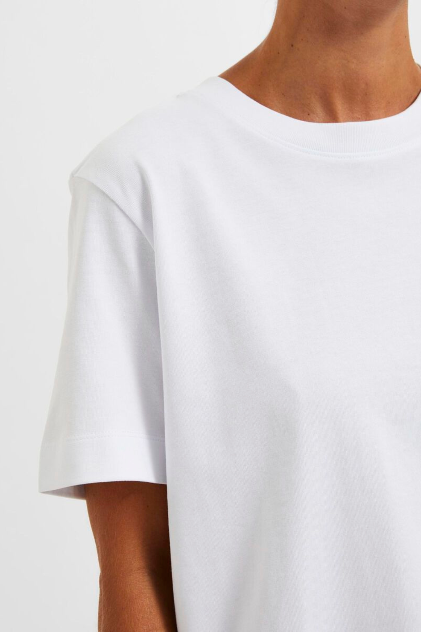 Model wearing the Selected Femme white boxy t-shirt. Front close view